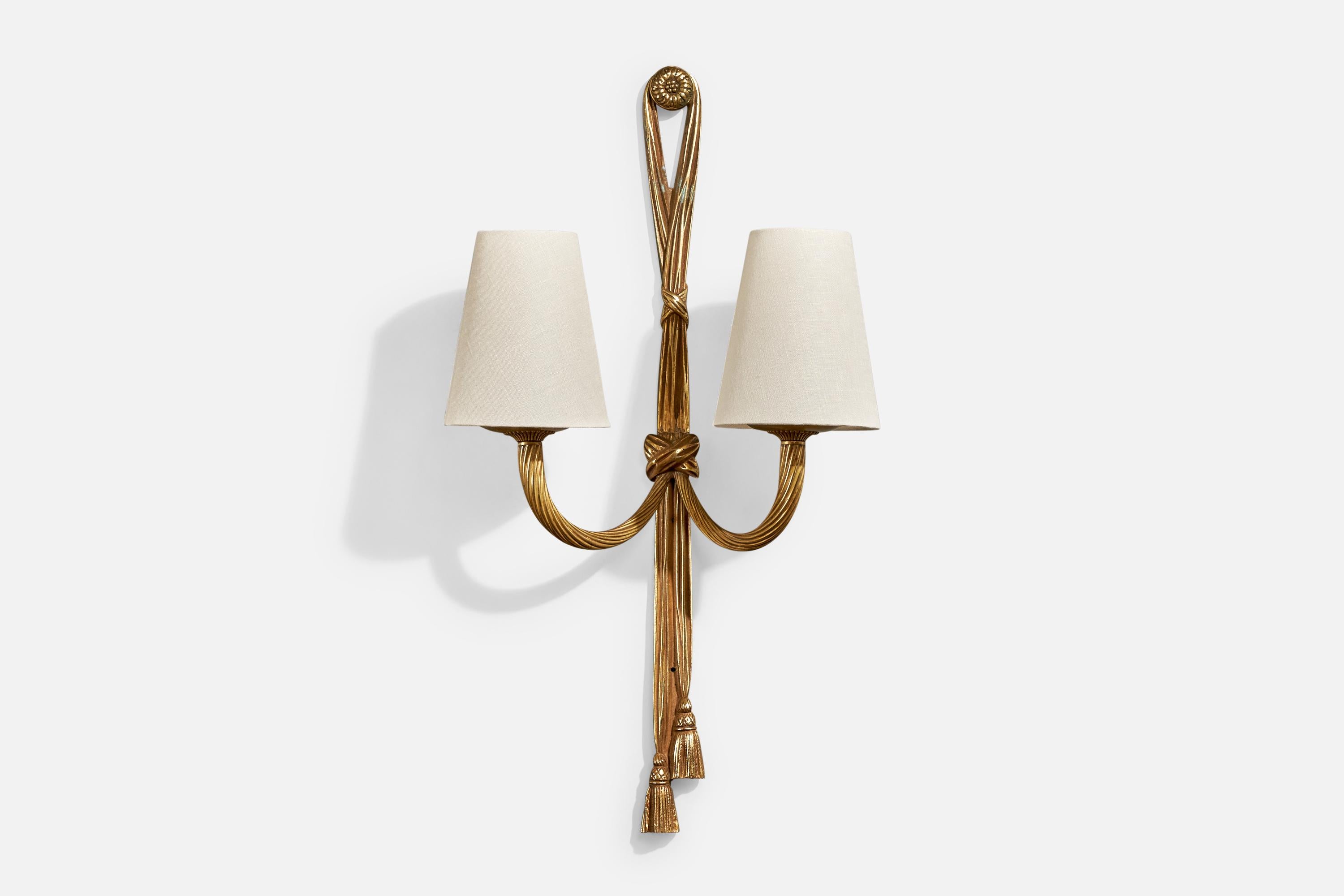 A brass and white fabric wall light designed and produced in France, c. 1940s.

Overall Dimensions (inches): 24.25” H x 13.25” W x 7“ D

Back Plate Dimensions (Inches): 24.25” H x 2” W x 1” D

Bulb Specifications: E-12 candle

Number of Sockets (per