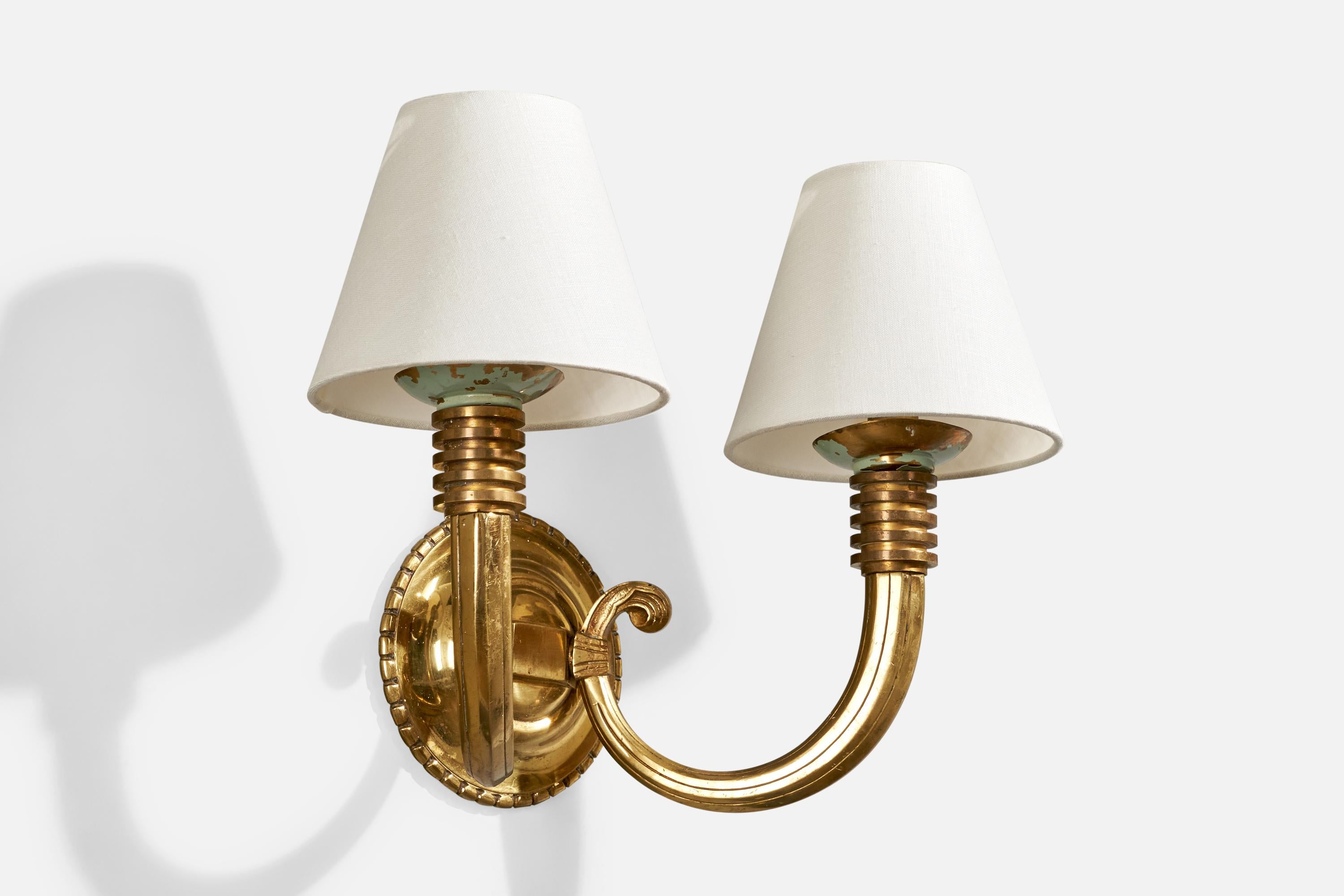 Francese Designer francese, lampada da parete, ottone, tessuto, Francia, anni '1940 in vendita