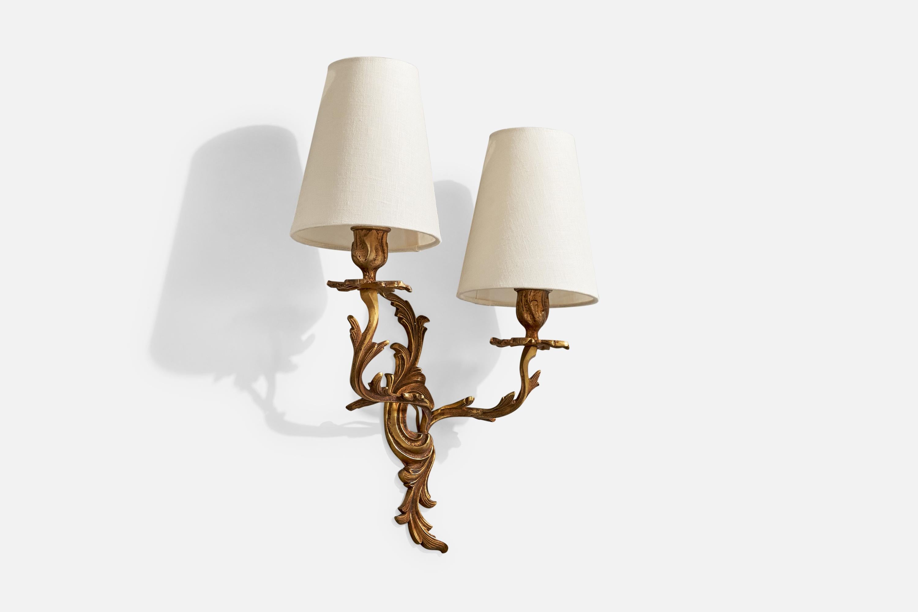French Designer, Wall Light, Brass, Fabric, France, 1940s In Good Condition For Sale In High Point, NC