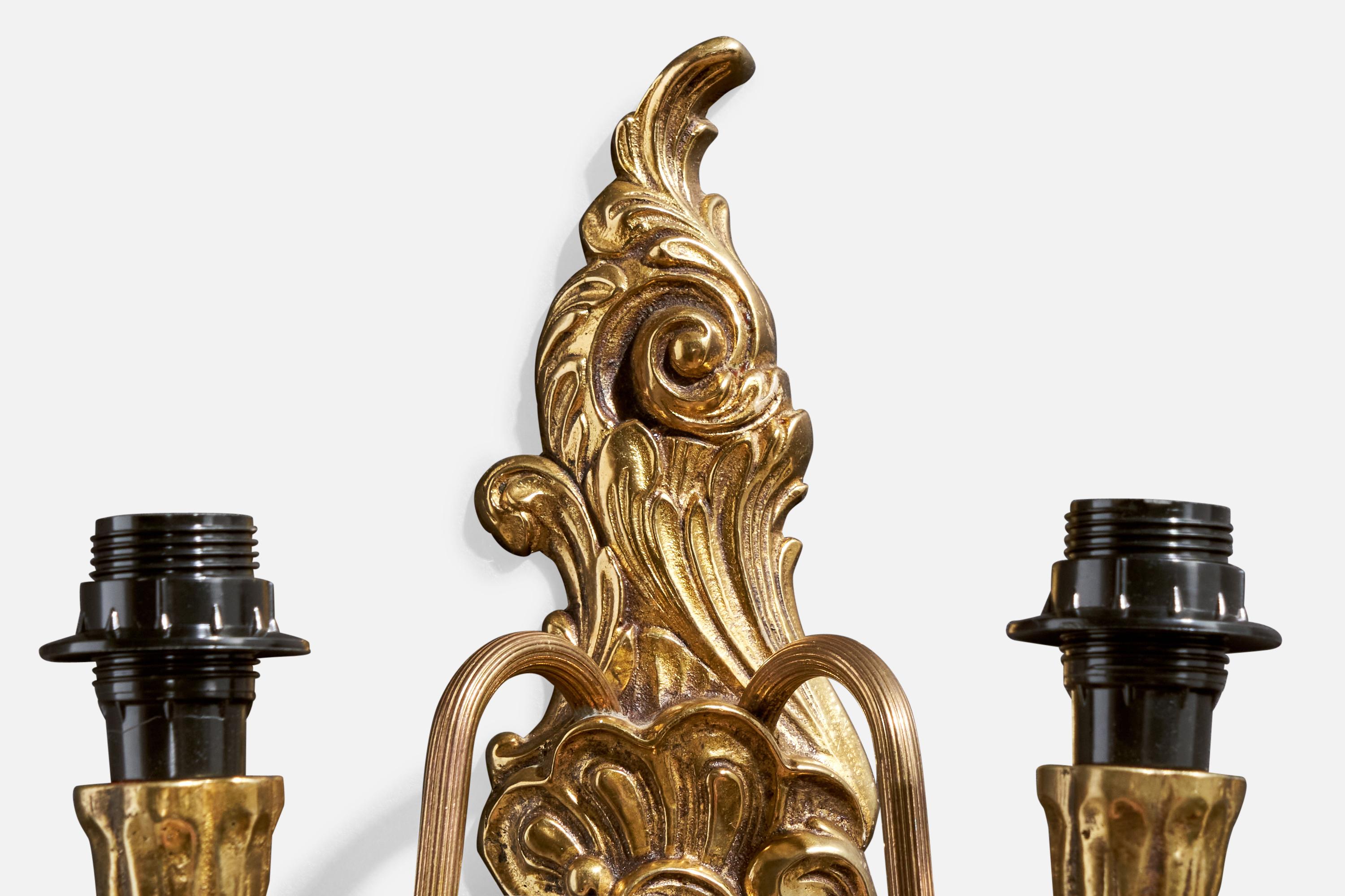 Metà XX secolo Designer francese, lampada da parete, ottone, tessuto, Francia, anni '1940 in vendita