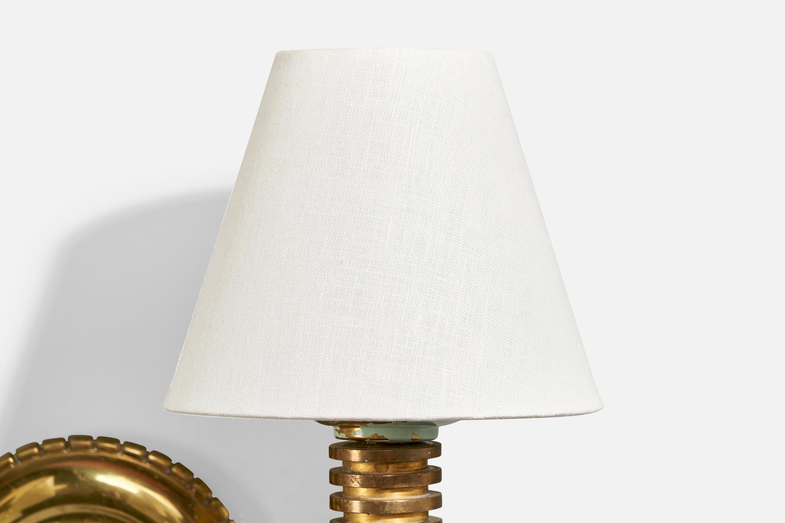 Metà XX secolo Designer francese, lampada da parete, ottone, tessuto, Francia, anni '1940 in vendita