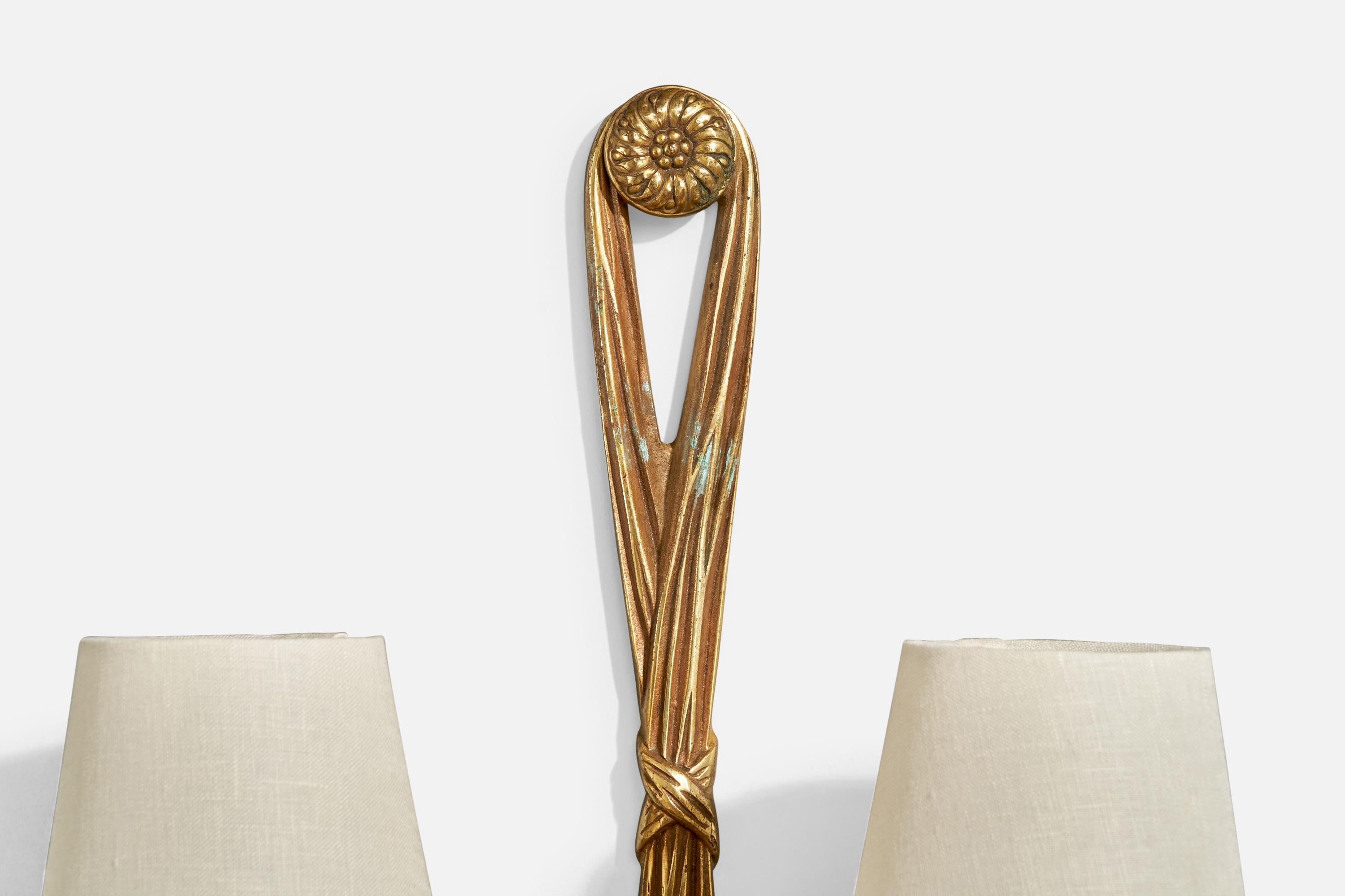 French Designer, Wall Light, Brass, Fabric, France, 1940s For Sale 1