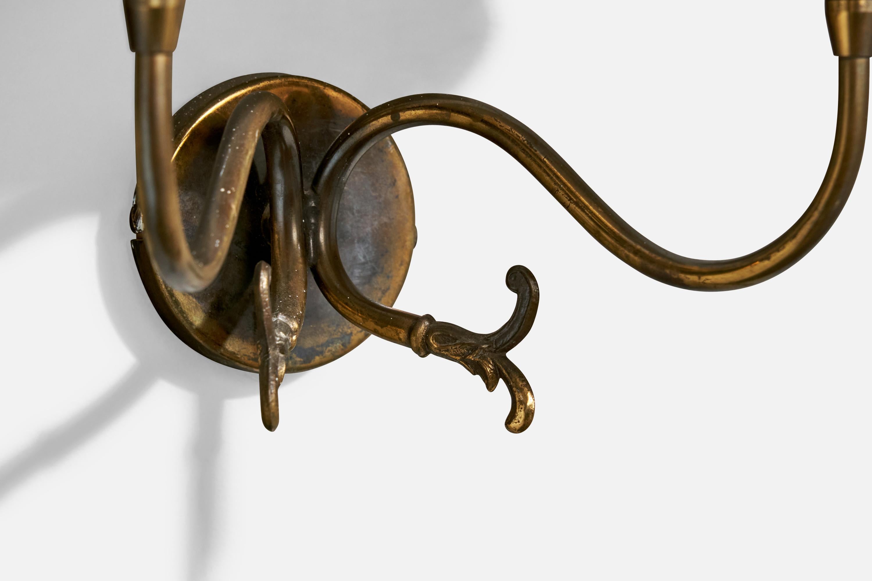 Metà XX secolo Designer francese, lampada da parete, ottone, tessuto, Francia, anni '1940 in vendita
