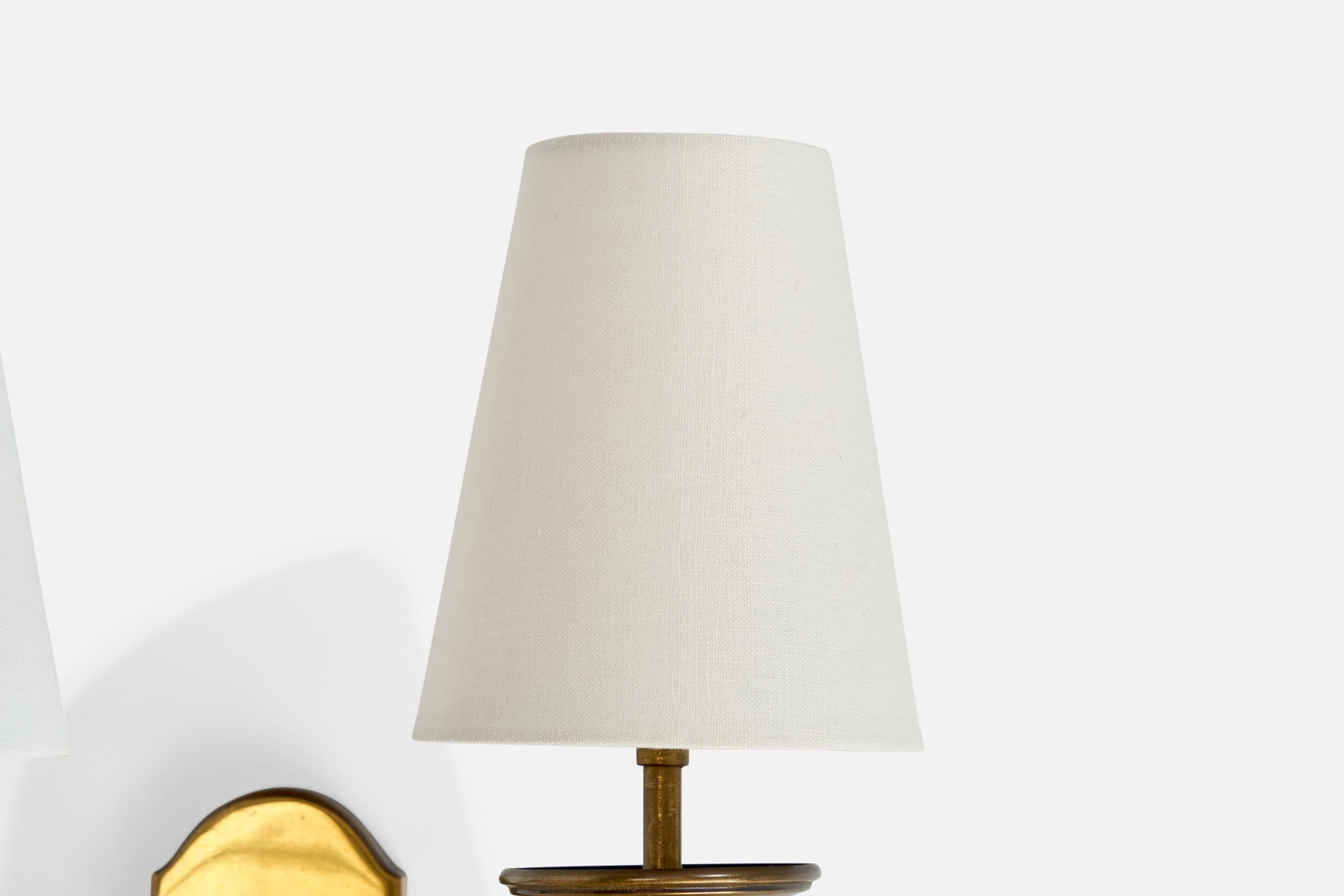 French Designer, Wall Light, Brass, Fabric, France, 1940s For Sale 3