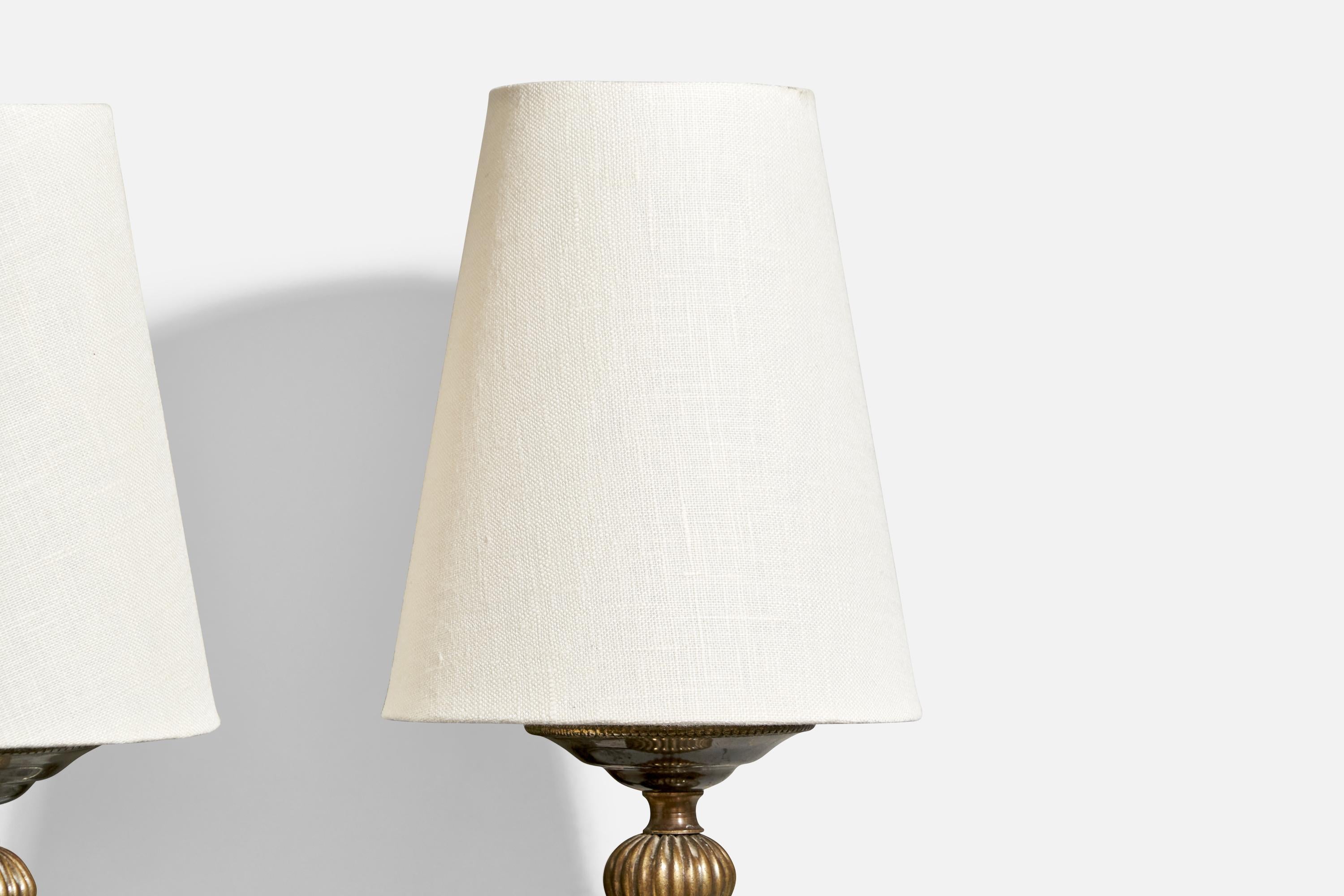 Designer francese, lampada da parete, ottone, tessuto, Francia, anni '1940 in vendita 1