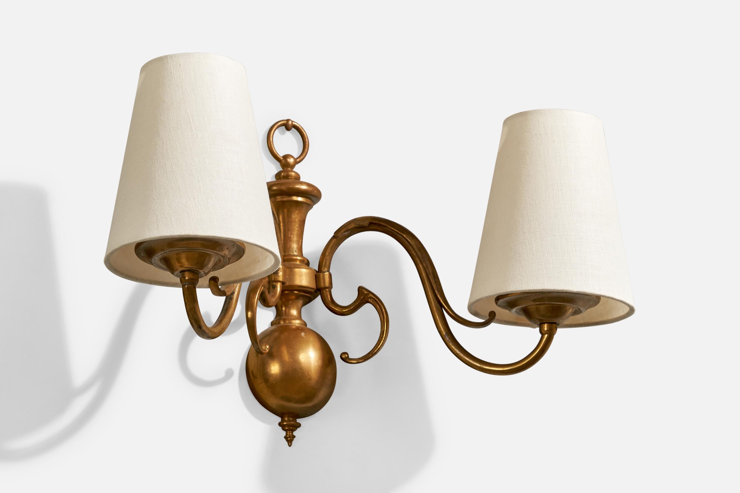 Francese Designer francese, lampada da parete, ottone, tessuto, Francia, anni '1950 in vendita
