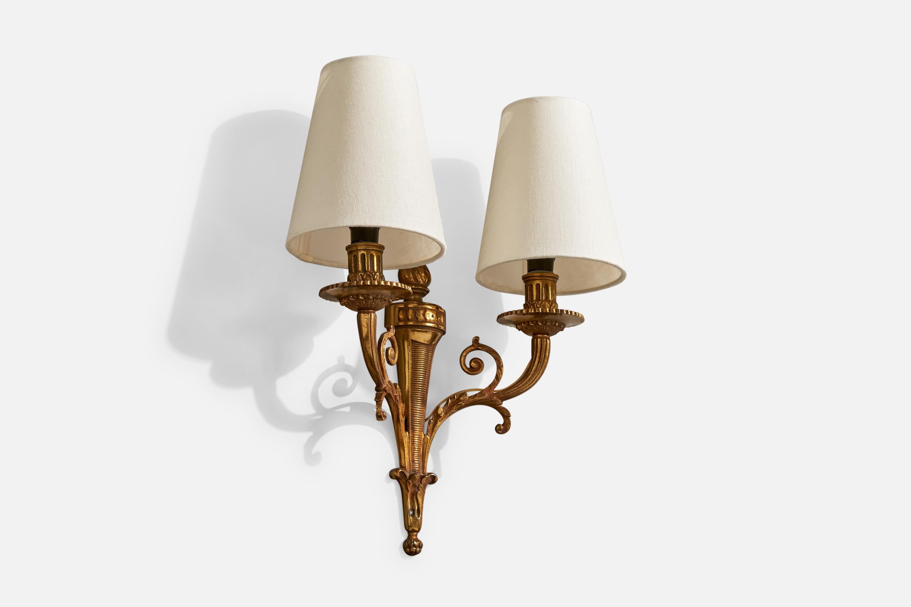 Francese Designer francese, lampada da parete, ottone, tessuto, Francia, anni '1950 in vendita