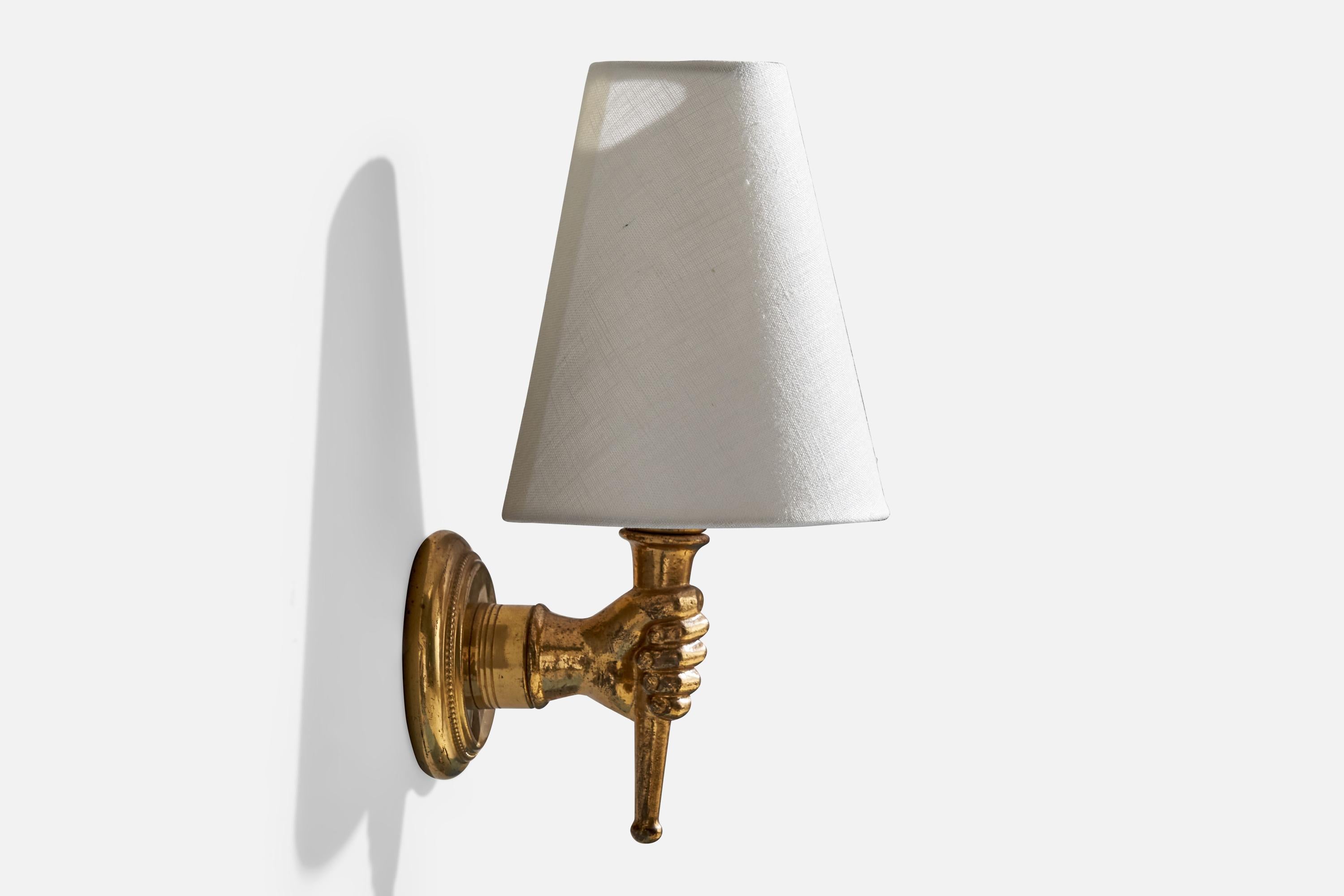 French Designer, Wall Light, Brass, Fabric, France, 1950s In Good Condition For Sale In High Point, NC