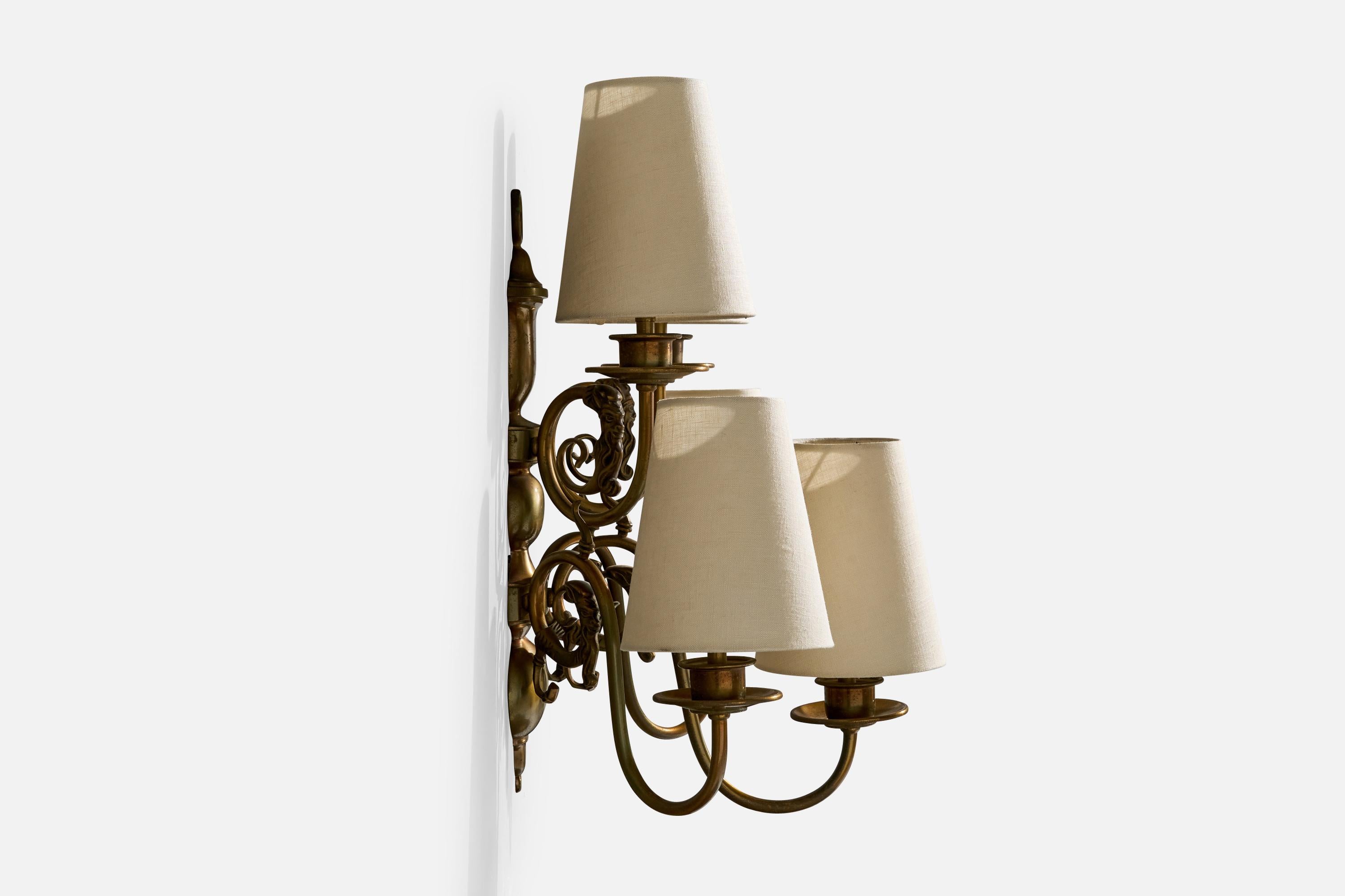 French Designer, Wall Light, Brass, Fabric, France, 1950s In Good Condition For Sale In High Point, NC