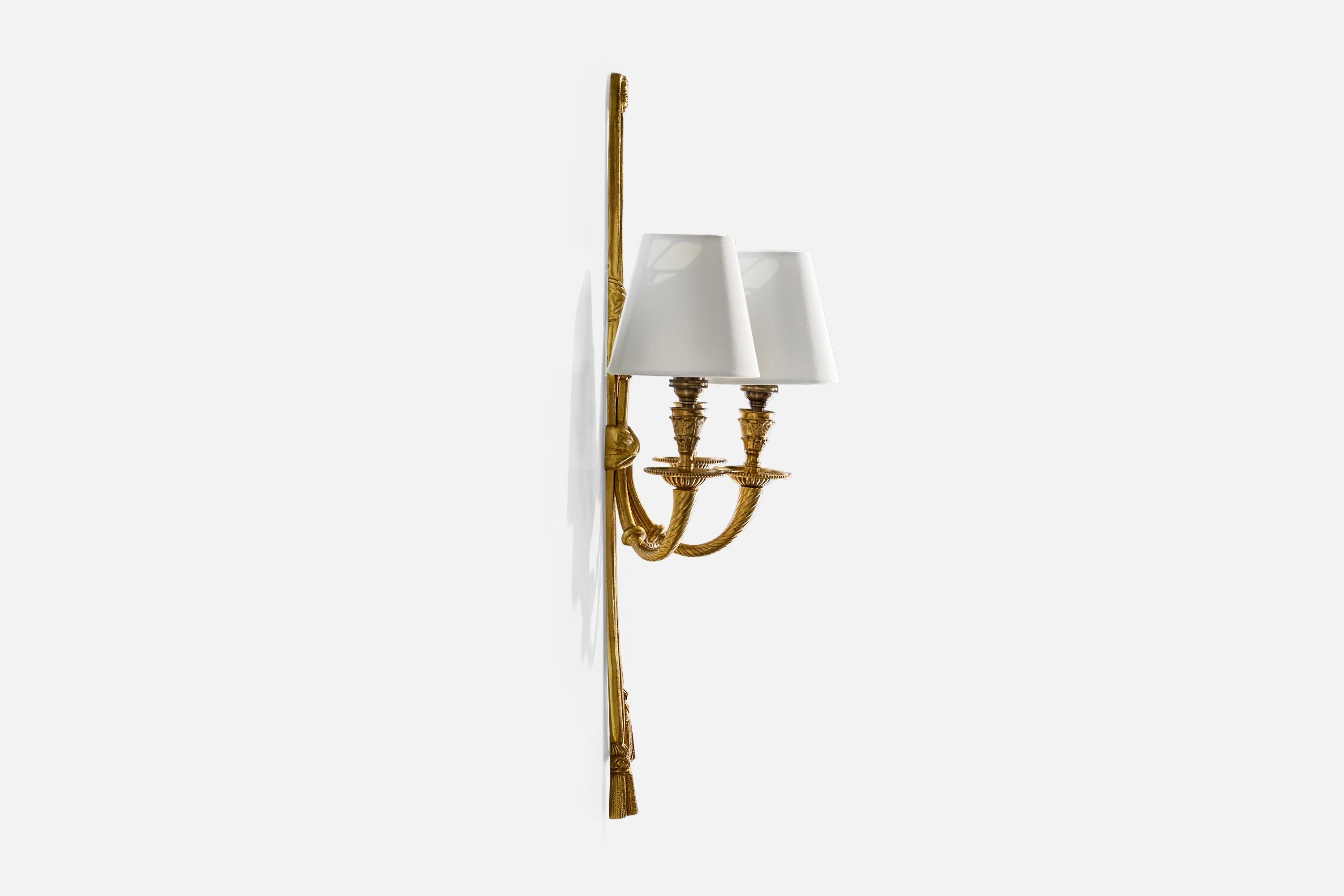 French Designer, Wall Light, Brass, Fabric, France, 1950s In Good Condition For Sale In High Point, NC