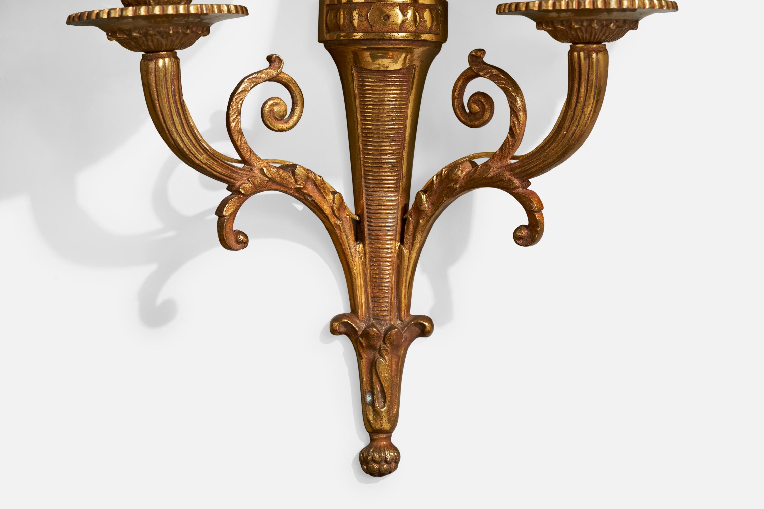 Ottone Designer francese, lampada da parete, ottone, tessuto, Francia, anni '1950 in vendita