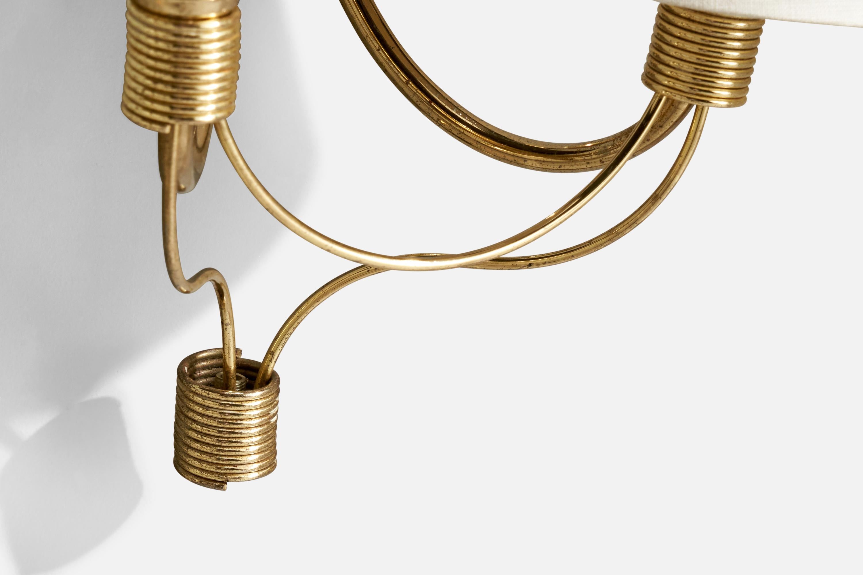 Ottone Designer francese, lampada da parete, ottone, tessuto, Francia, anni '1950 in vendita