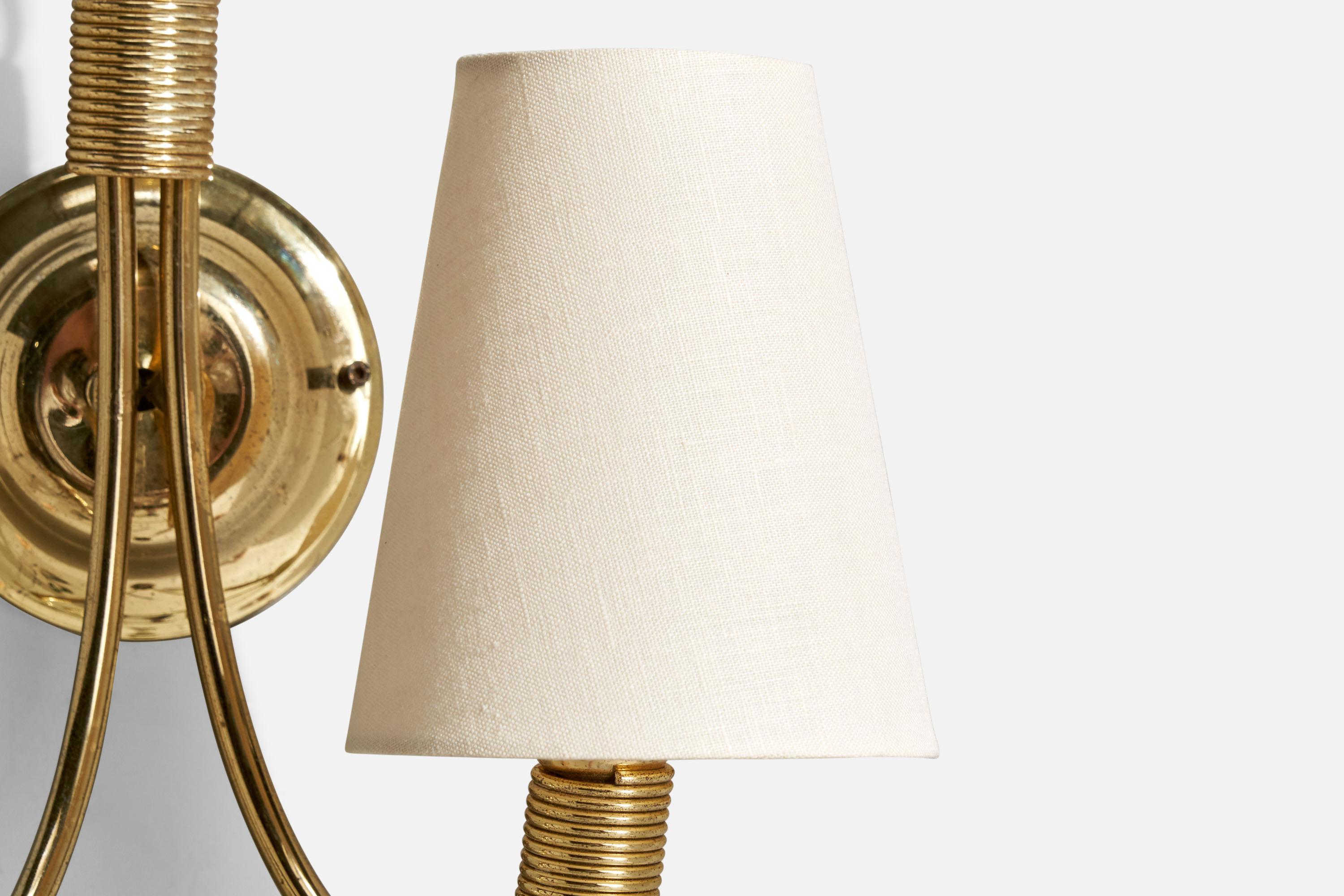 Designer francese, lampada da parete, ottone, tessuto, Francia, anni '1950 in vendita 1