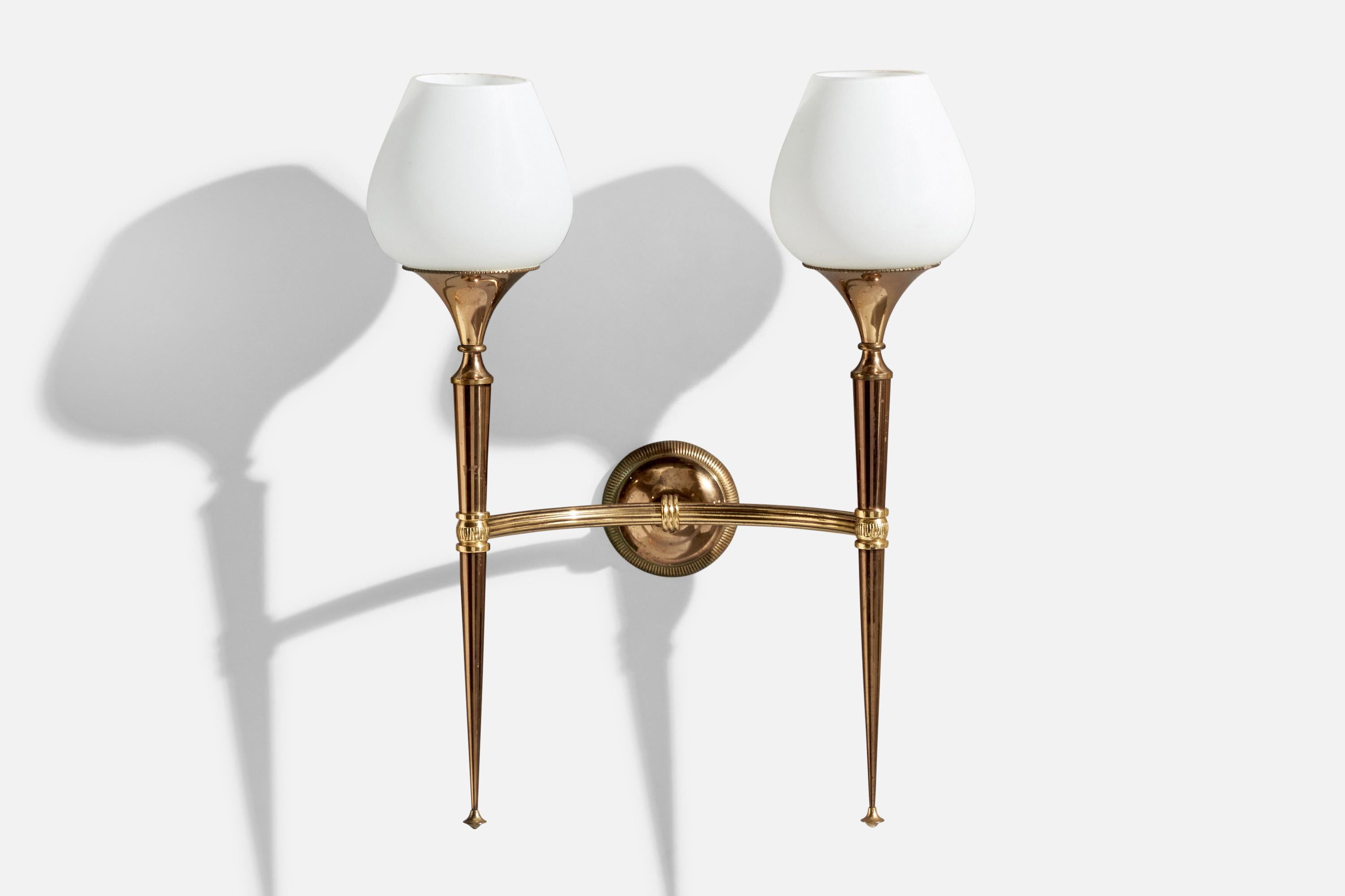 A brass and glass wall light designed and produced in France, c. 1950s.

Overall Dimensions (inches):  15.25” H x 12.5” W x 5.5“D

Back Plate Dimensions (Inches):  2.75” H x 2.75” W x .5” D

Bulb Specifications: Bayonet 

Number of Sockets (per