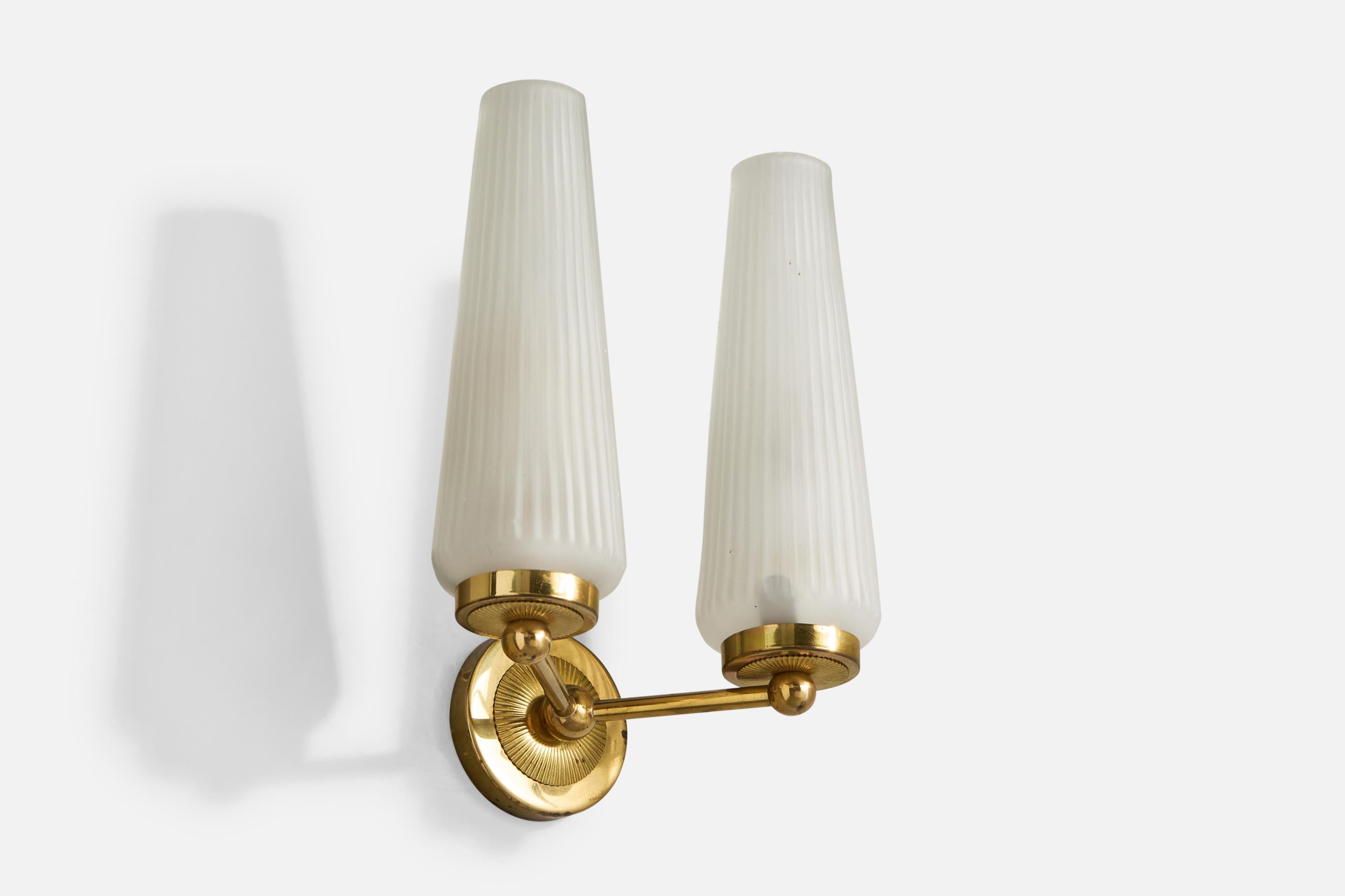 Mid-Century Modern French Designer, Wall Light, Brass, Glass, France, 1950s For Sale
