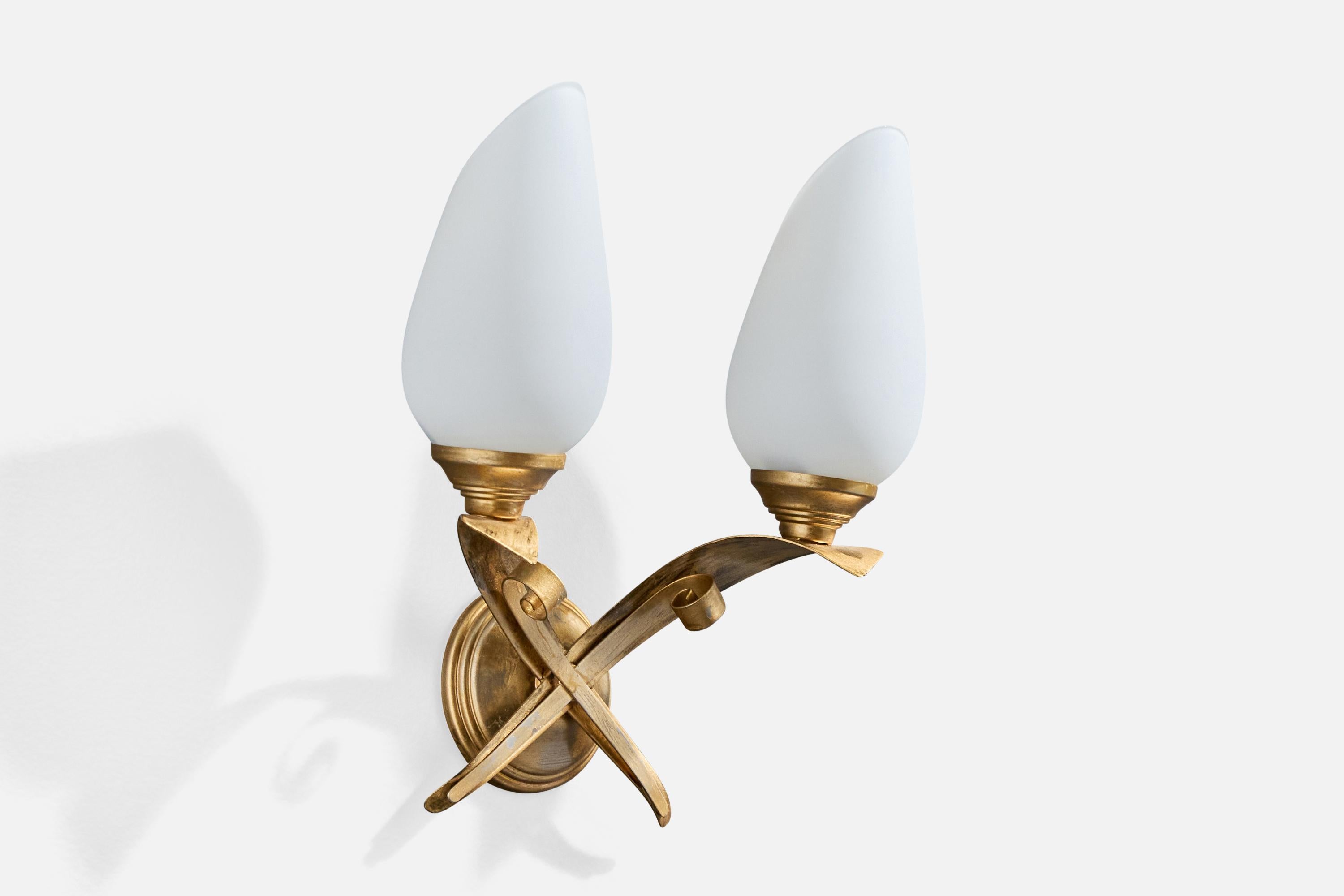 Francese Lampada da parete di design francese, ottone, vetro, Francia, anni '1950 in vendita