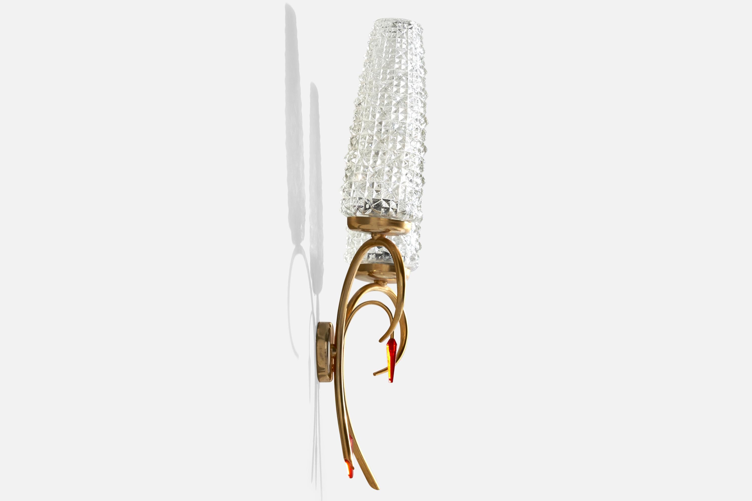 French Designer, Wall Light, Brass, Glass, France, 1950s In Good Condition For Sale In High Point, NC