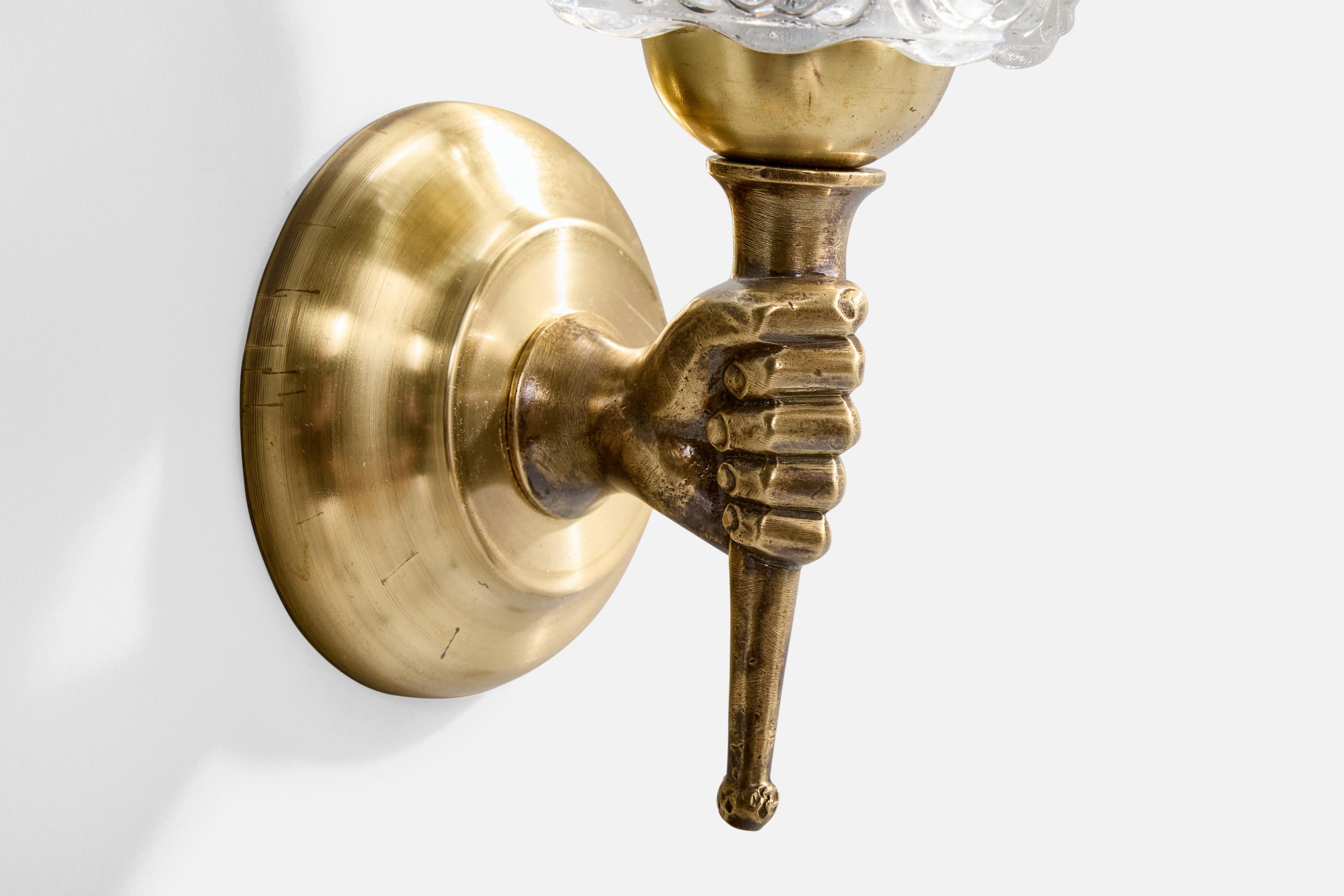 French Designer, Wall Light, Brass, Glass, France, 1950s In condizioni buone in vendita a High Point, NC