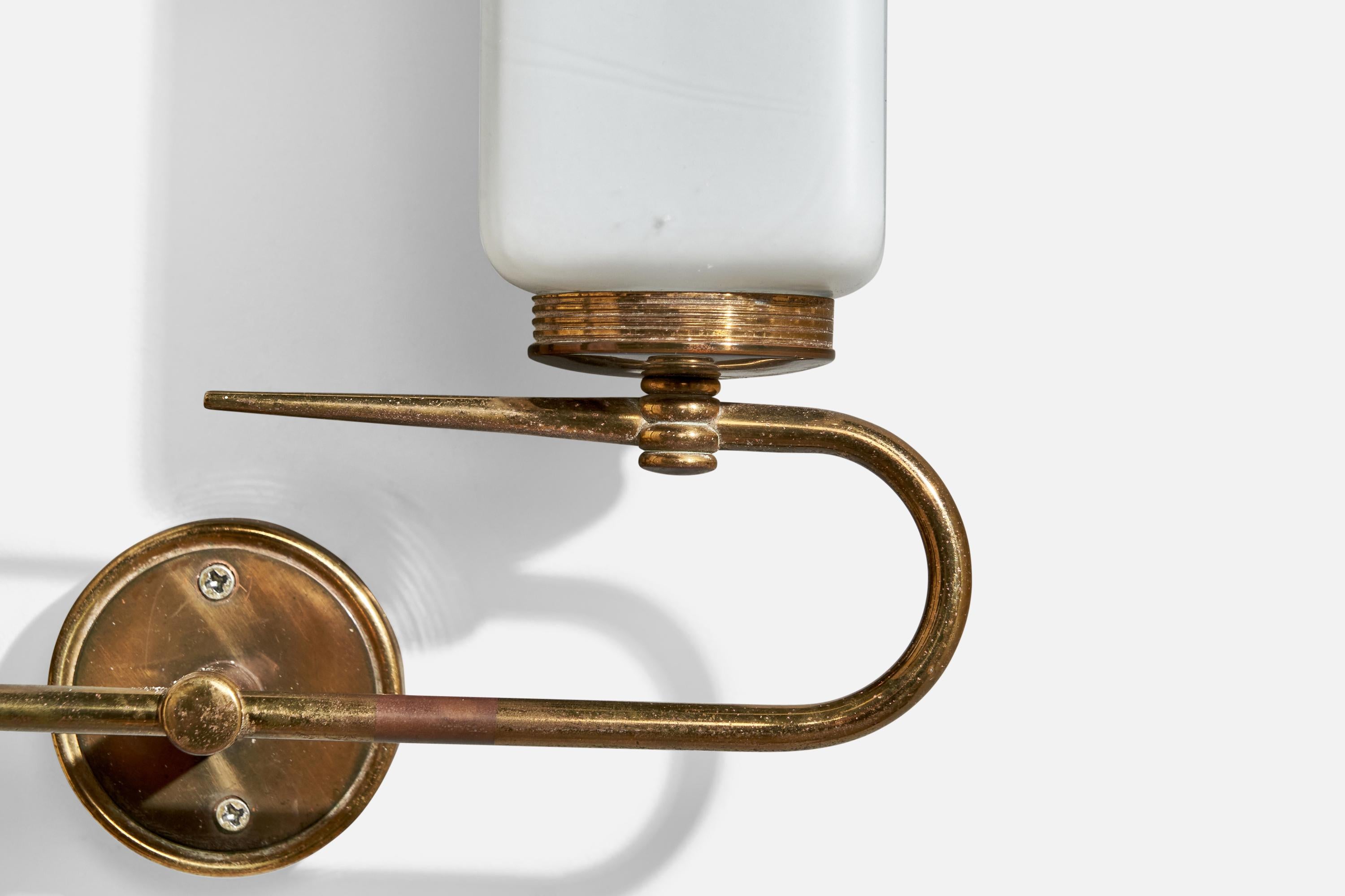 French Designer, Wall Light, Brass, Glass, France, 1950s For Sale 1