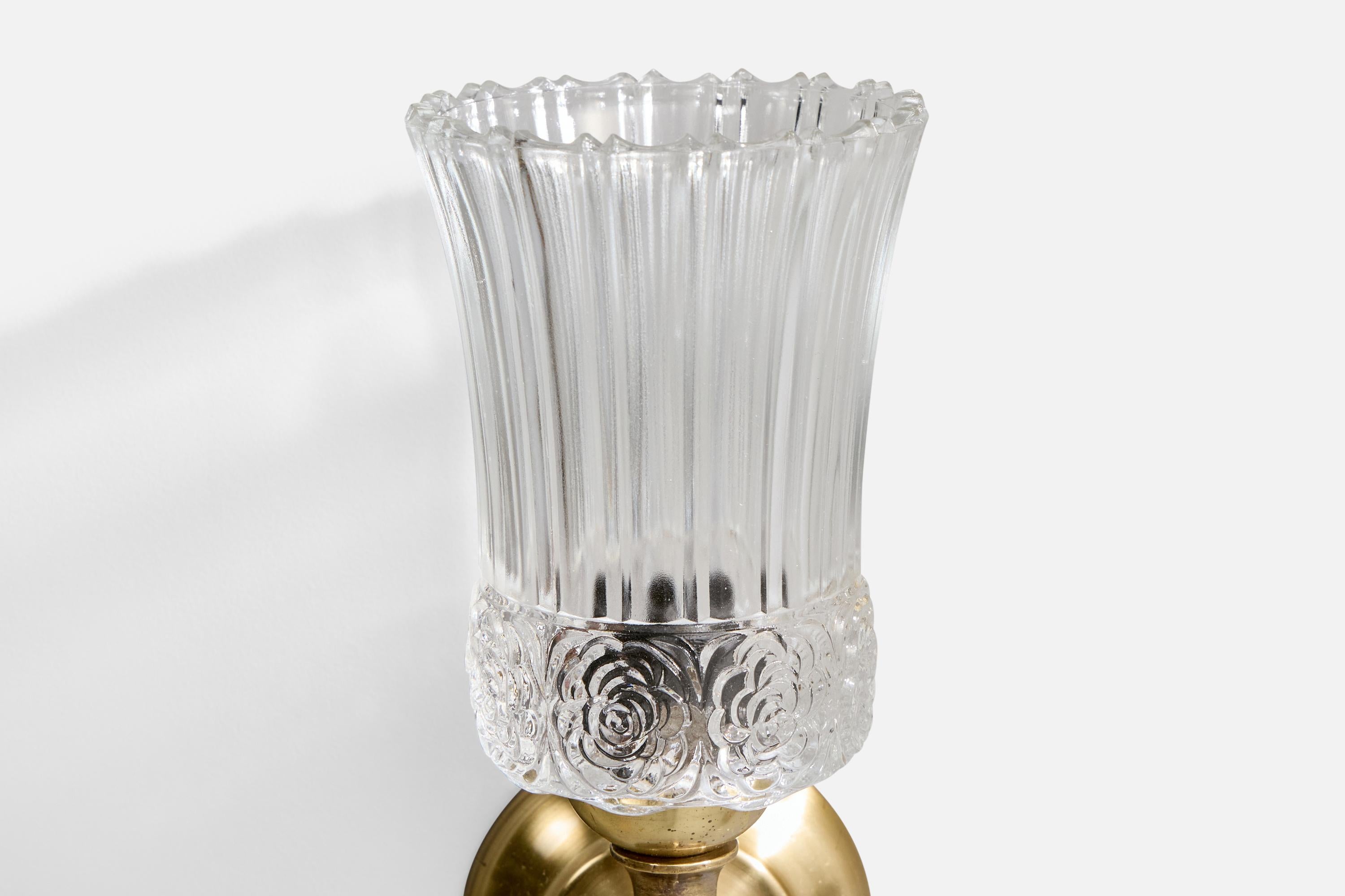 Metà XX secolo French Designer, Wall Light, Brass, Glass, France, 1950s in vendita
