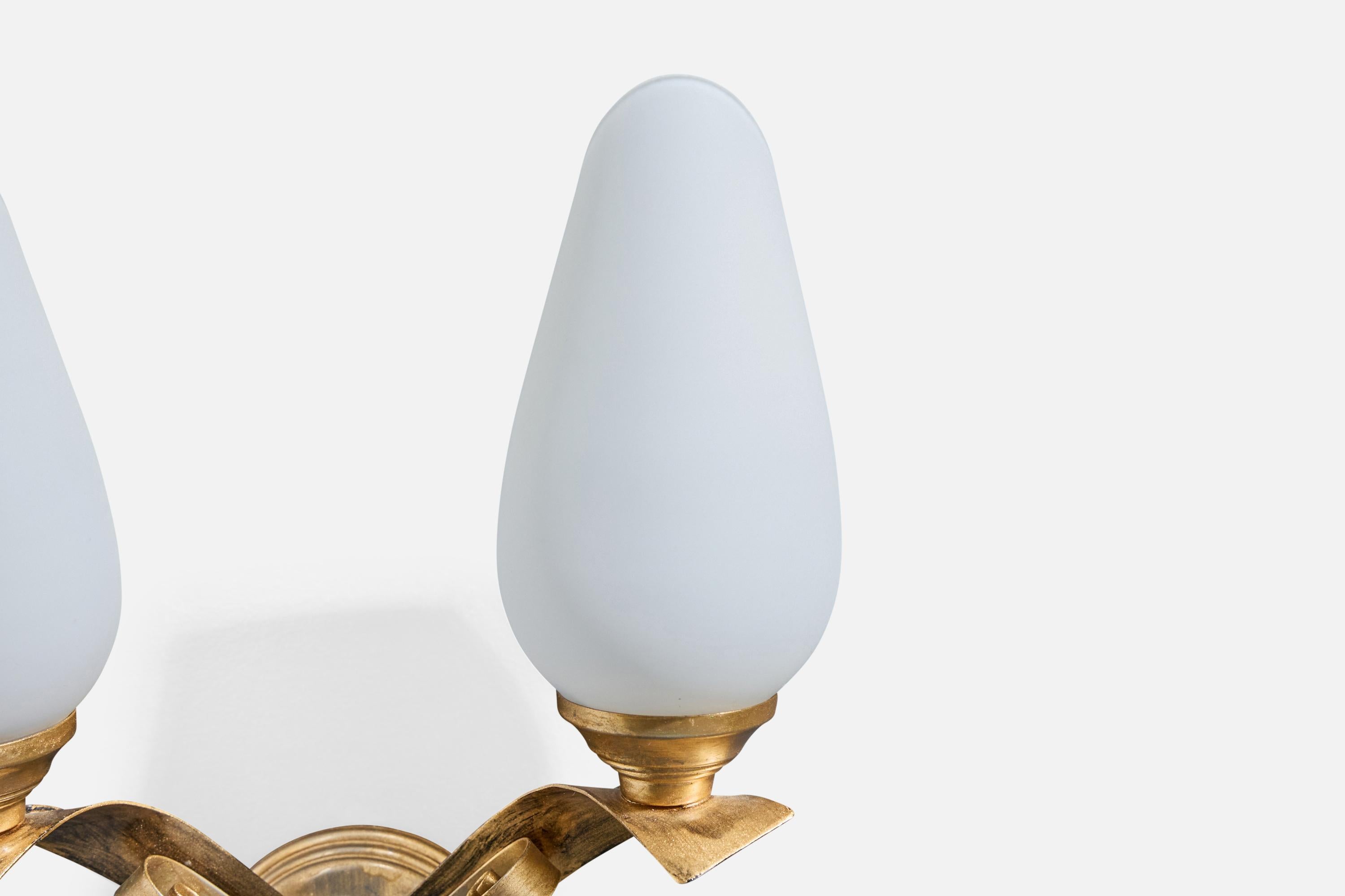 Lampada da parete di design francese, ottone, vetro, Francia, anni '1950 in vendita 1