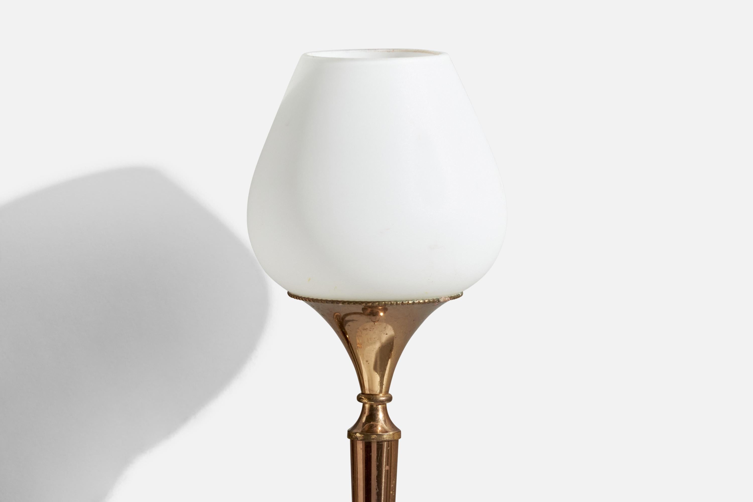 French Designer, Wall Light, Brass, Glass, France, 1950s For Sale 3