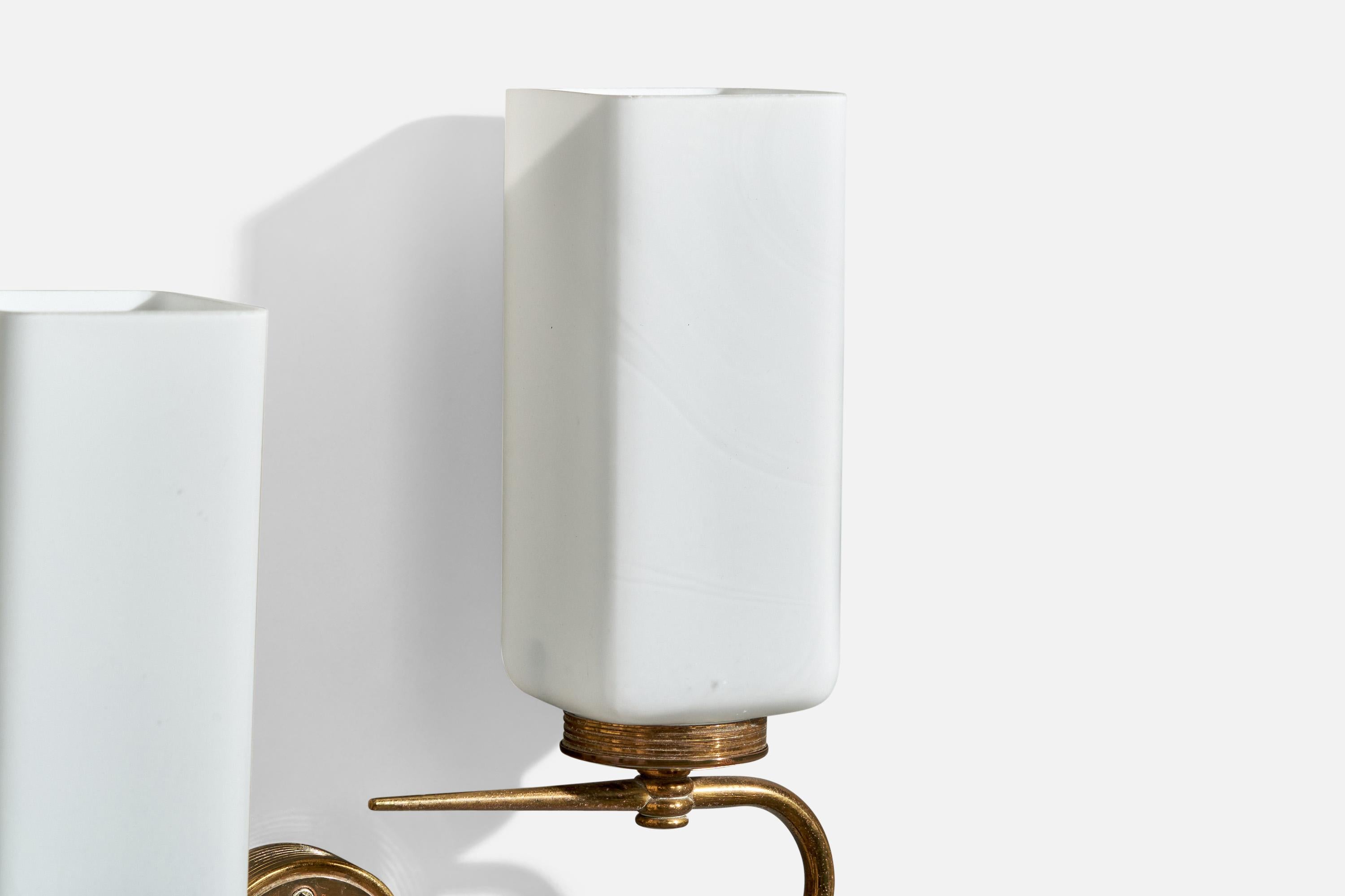 French Designer, Wall Light, Brass, Glass, France, 1950s For Sale 3