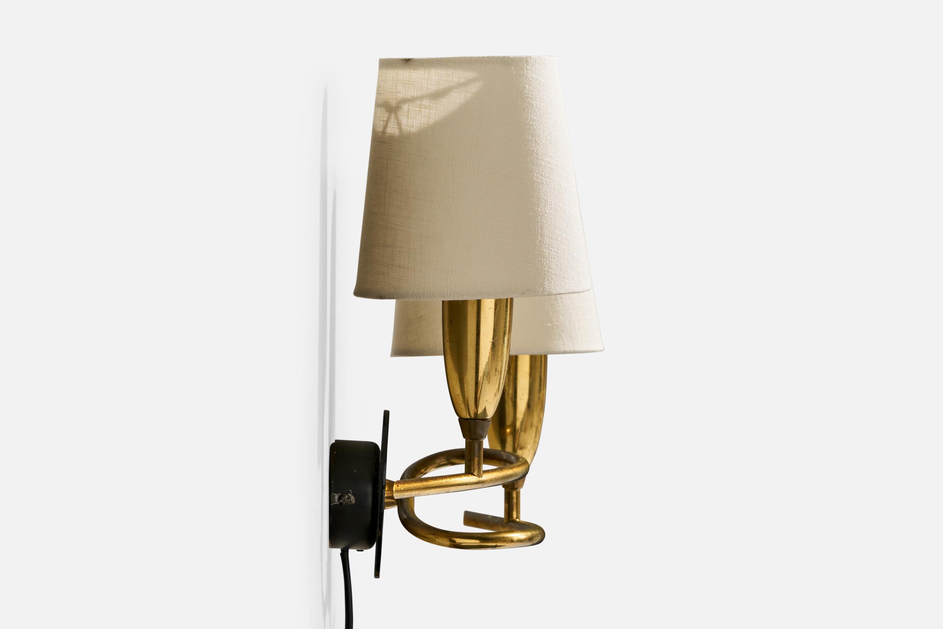French Designer, Wall Light, Brass, Metal, Fabric, France, 1950s In Good Condition For Sale In High Point, NC
