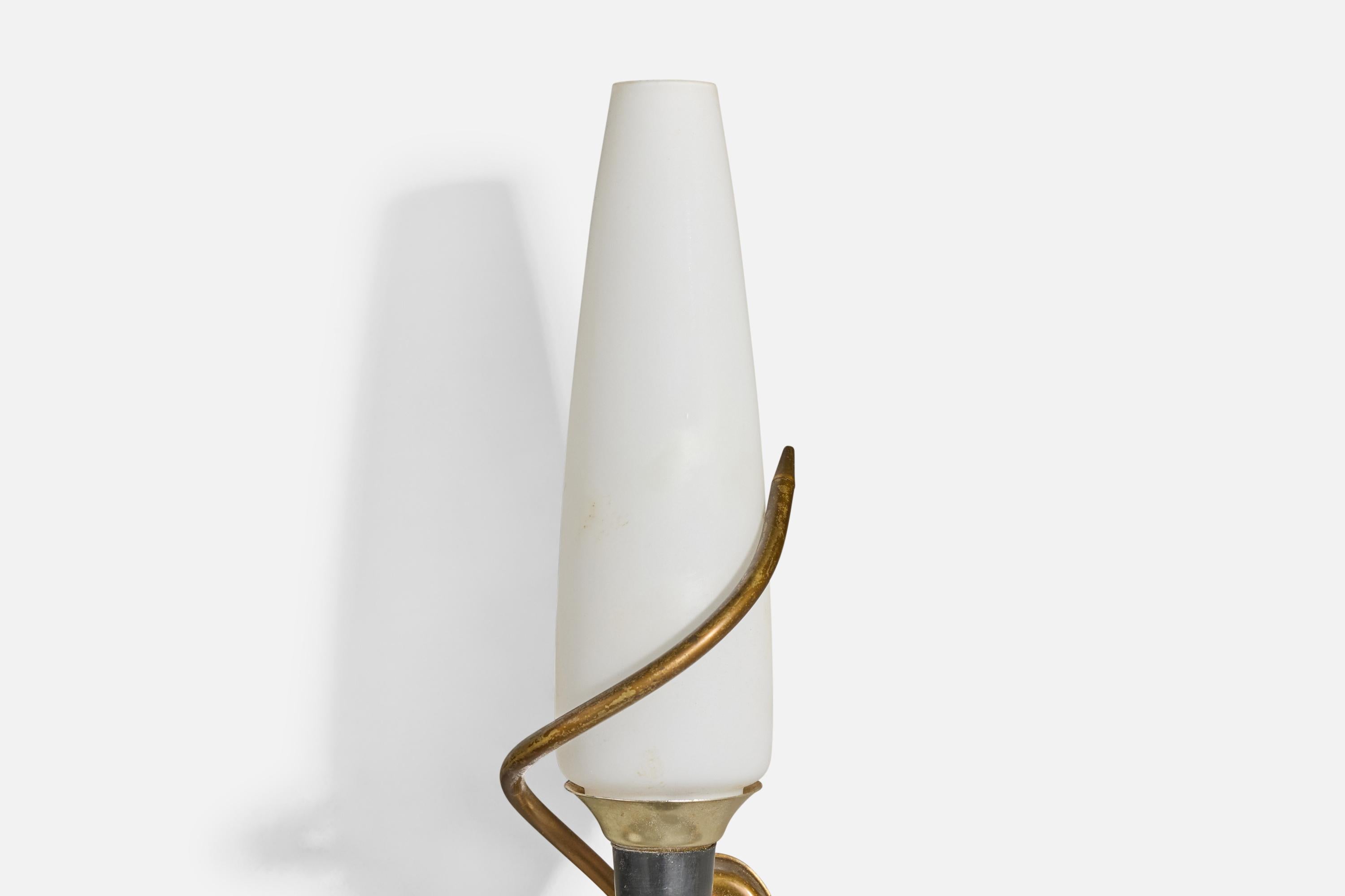 French Designer, Wall Light, Brass, Metal, France, 1950s For Sale 1