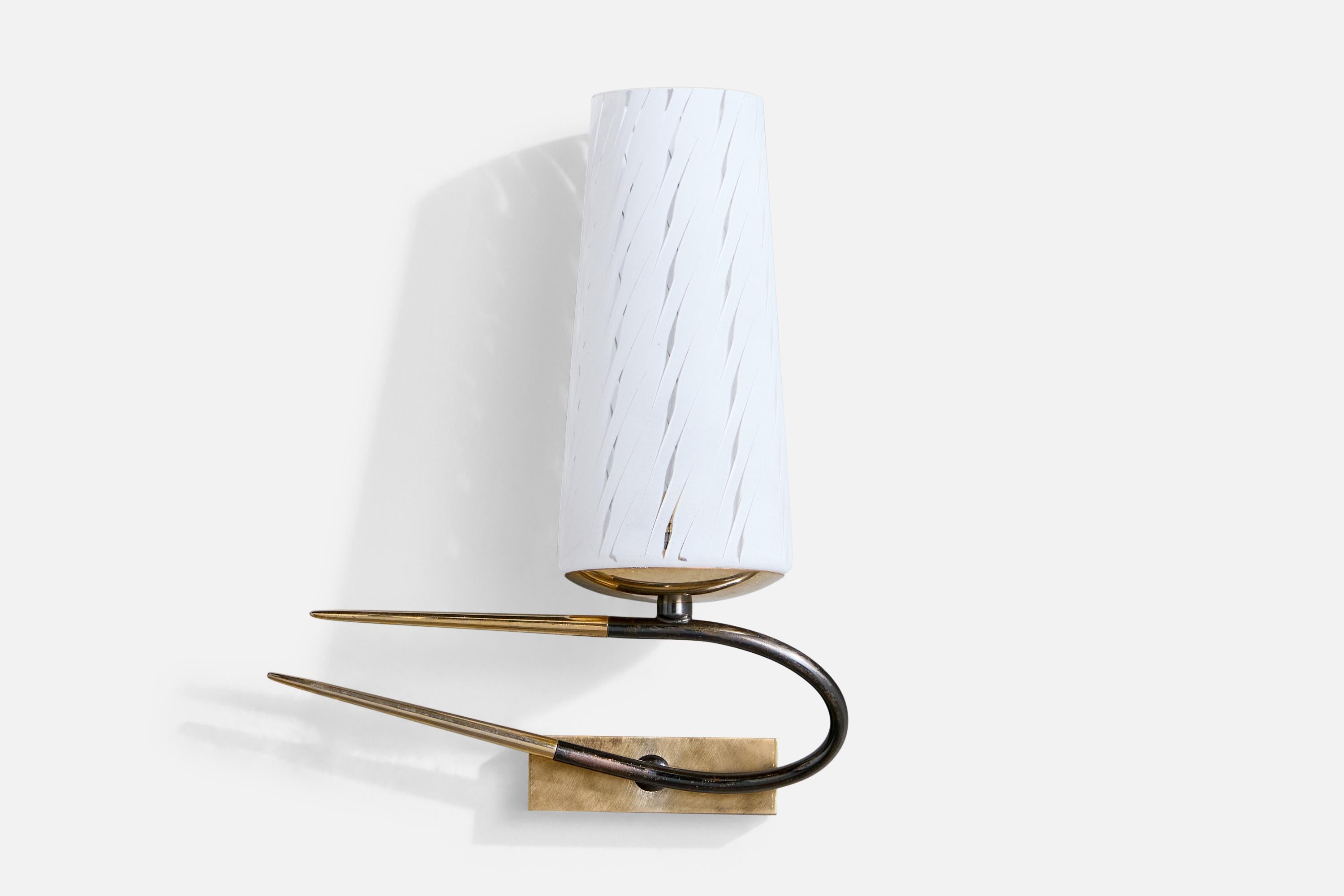 Mid-Century Modern French Designer, Wall Light, Brass, Metal, Glass, France, 1950s For Sale