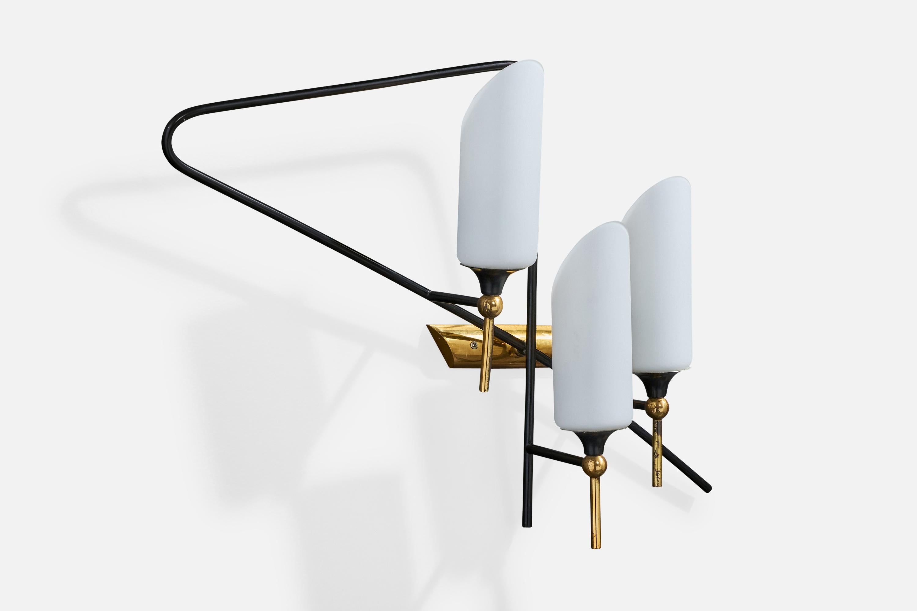 Mid-Century moderno Lampada da parete di design francese, ottone, metallo, vetro, Francia, anni '50 in vendita