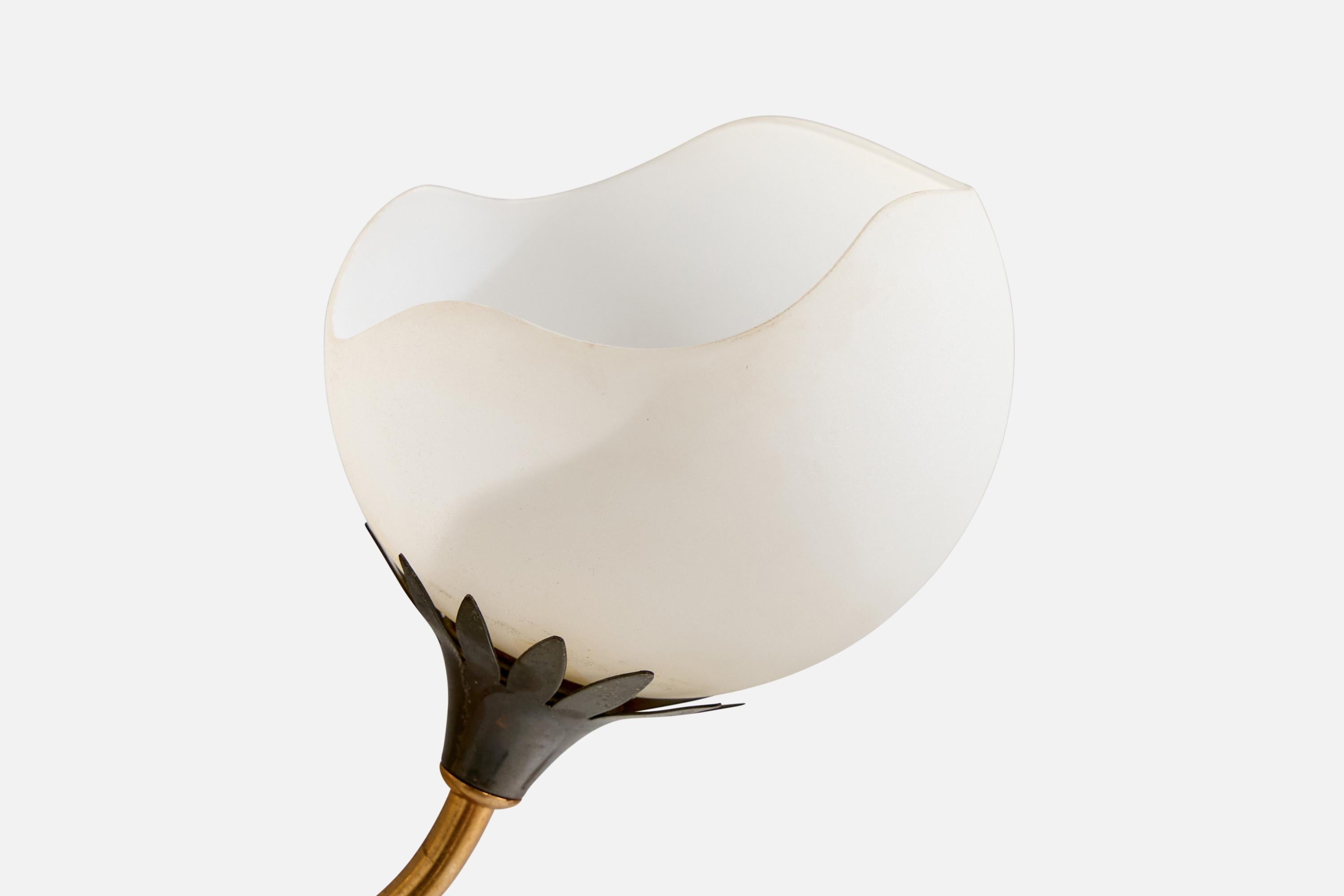 Milieu du XXe siècle Design/One, Design-Light, laiton, métal, verre, France, années 1950 en vente