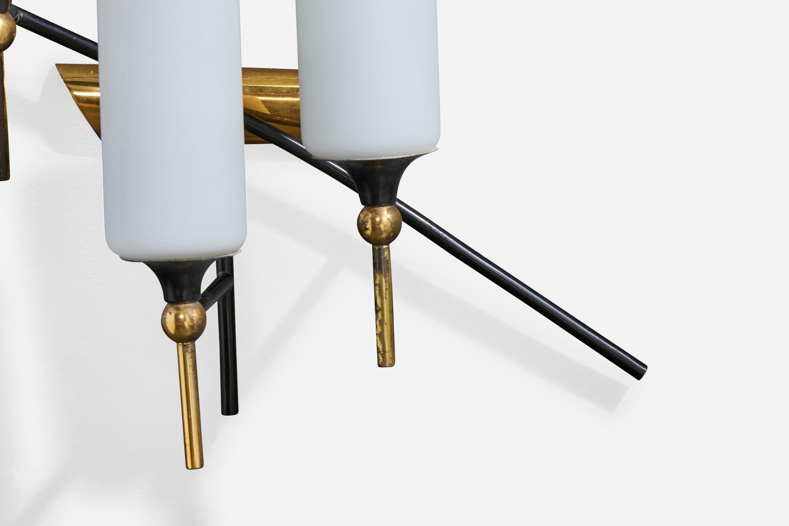 Metà XX secolo Lampada da parete di design francese, ottone, metallo, vetro, Francia, anni '50 in vendita