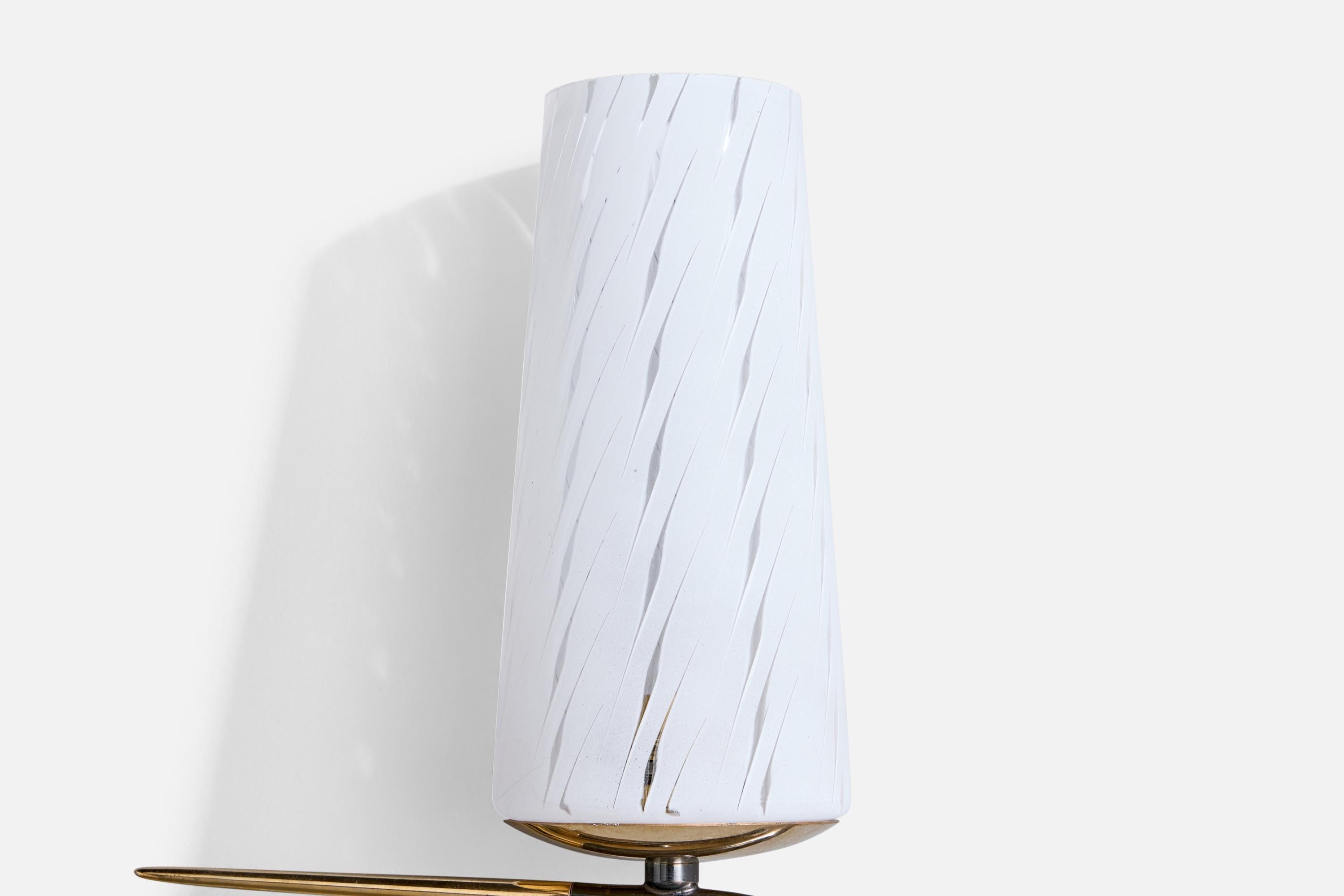 French Designer, Wall Light, Brass, Metal, Glass, France, 1950s For Sale 2