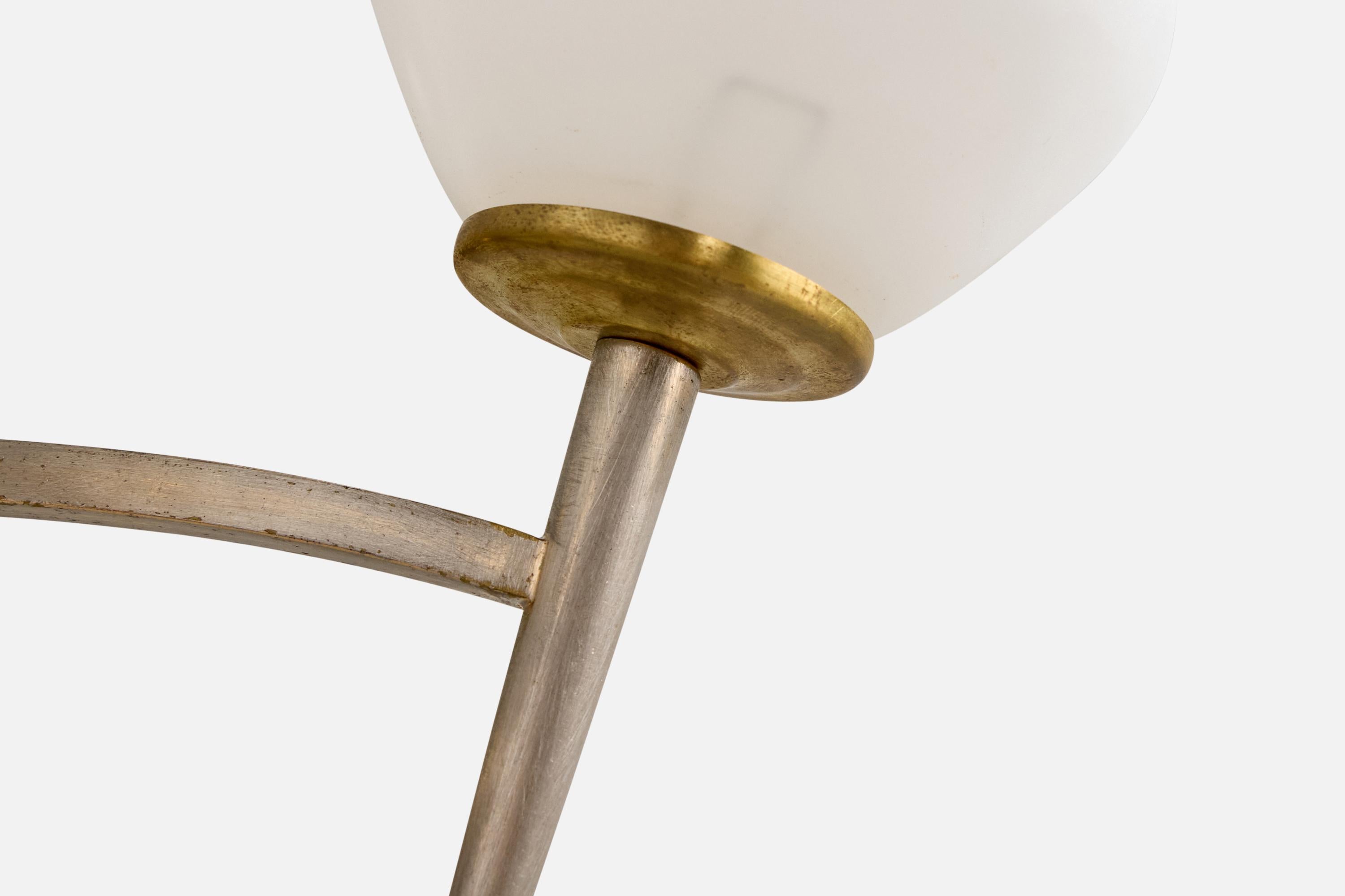 Französische Designerin, Wandleuchte, Messing, Metall, Glas, Frankreich, 1950er Jahre im Angebot 2