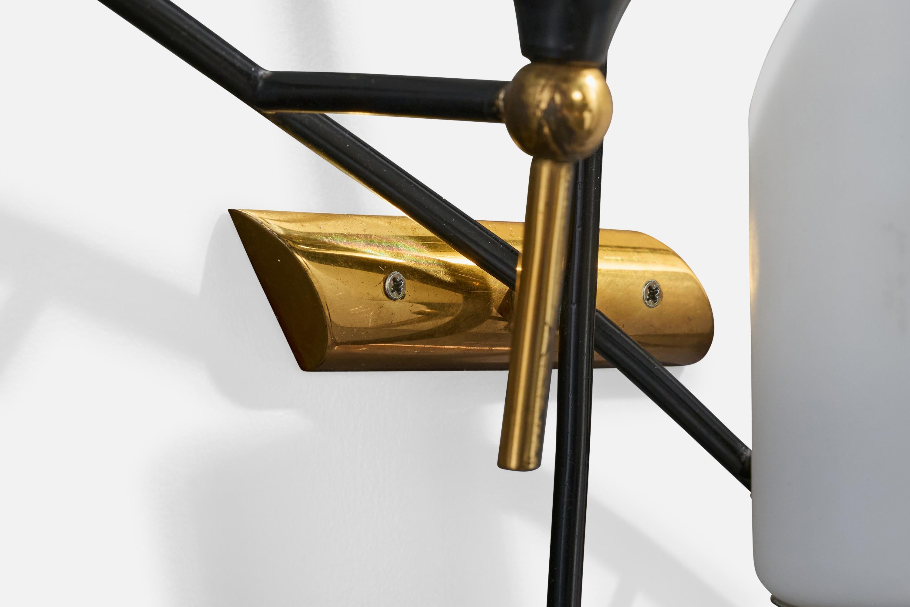 Vetro Lampada da parete di design francese, ottone, metallo, vetro, Francia, anni '50 in vendita