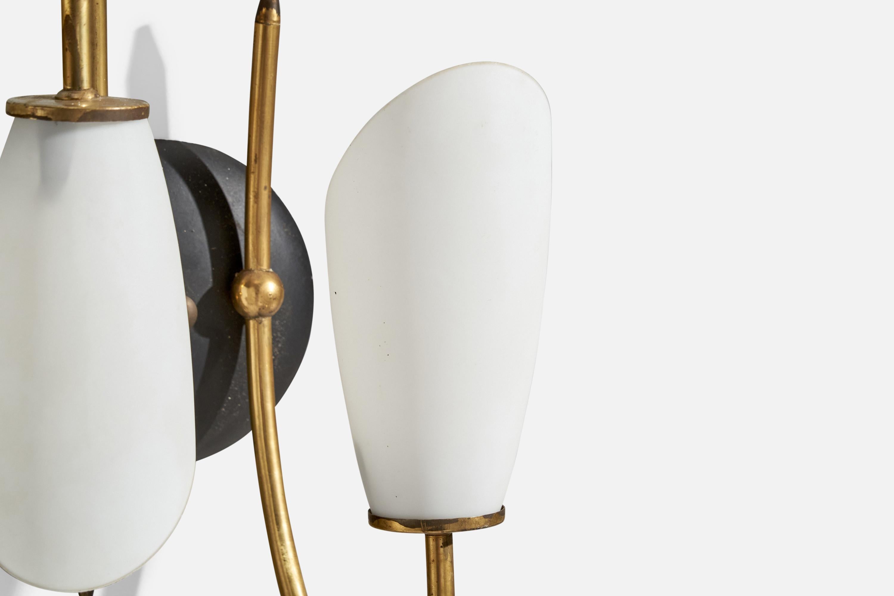 Lampada da parete di design francese, ottone, metallo, vetro, Francia, anni '50 in vendita 2