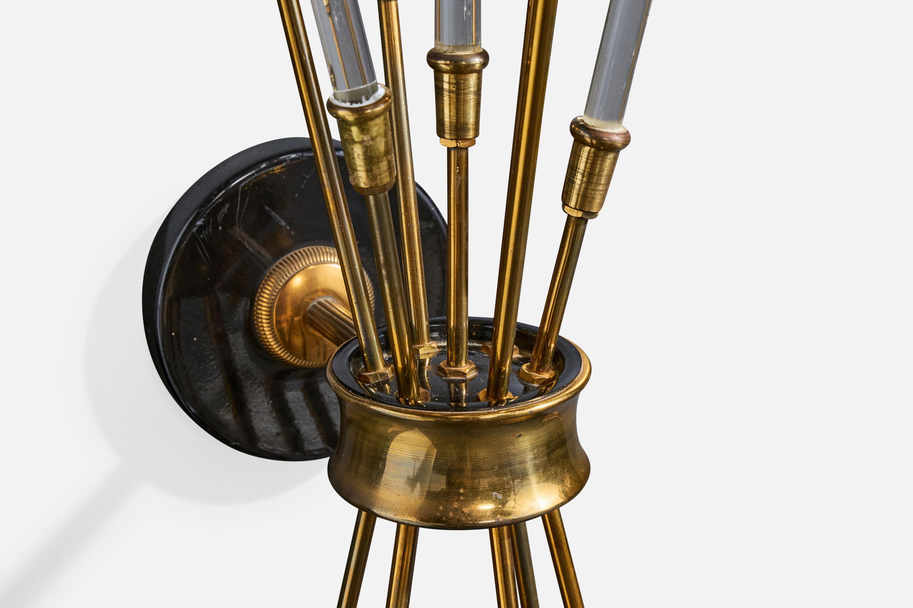 Metà XX secolo Lampada da parete di design francese, ottone, metallo, plexiglass, tessuto, Francia, anni '50 in vendita