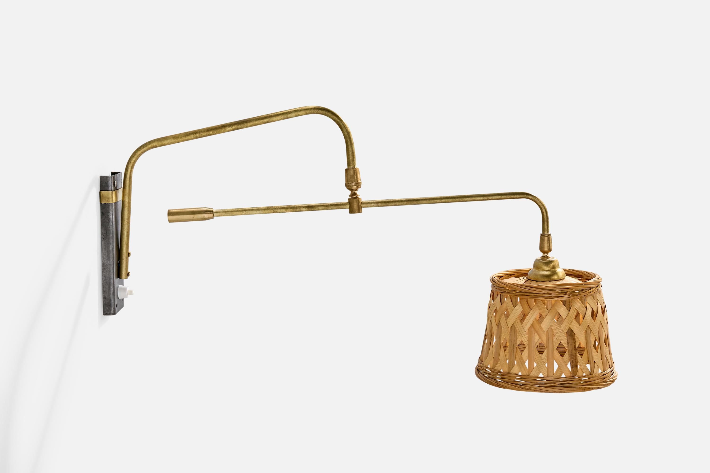 Mid-Century Modern Applique murale de designer français, laiton, métal, rotin, France, années 1950 en vente