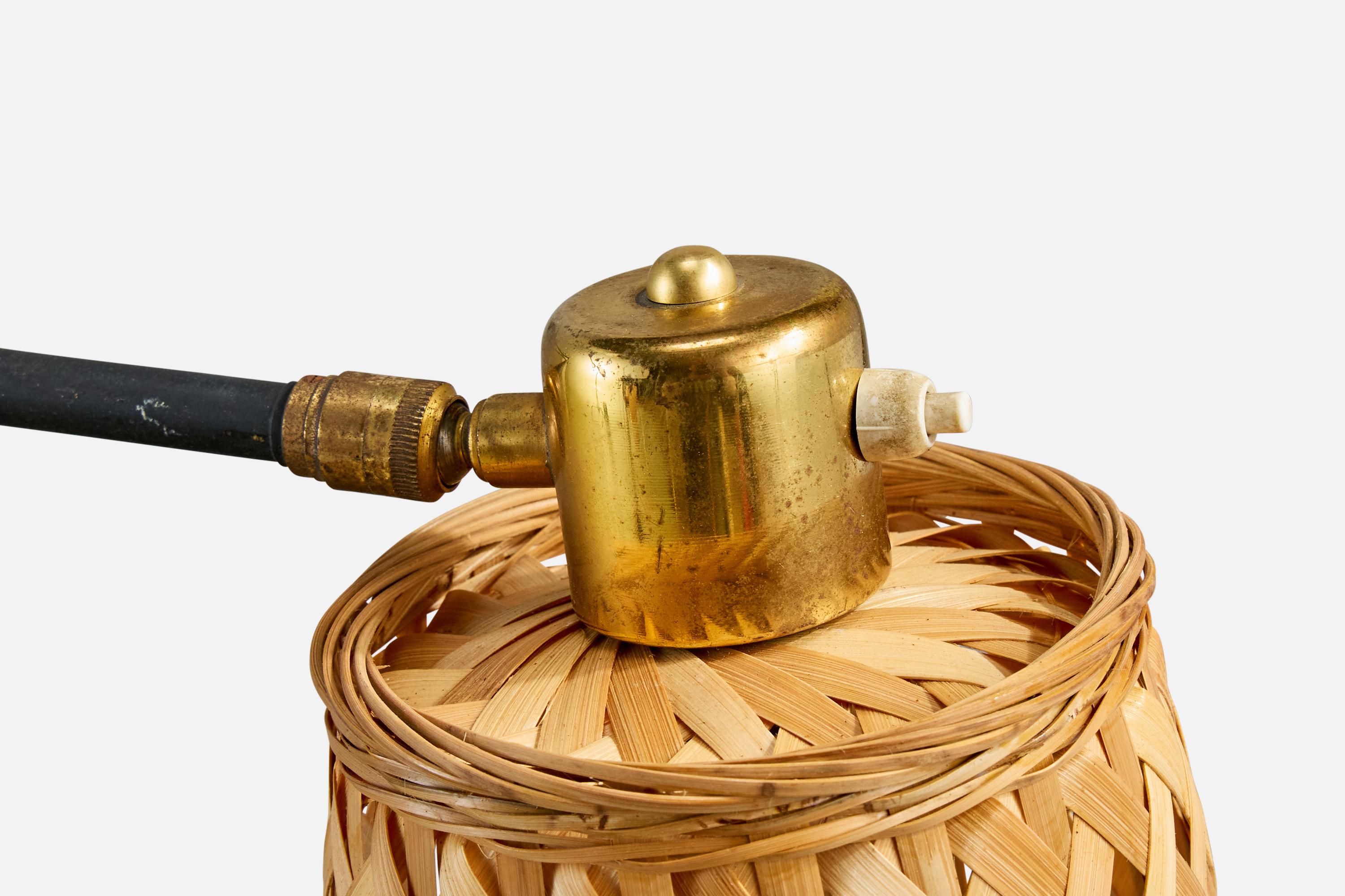 French Designer, Wall Light, Brass, Metal, Rattan, France, 1950s For Sale 4