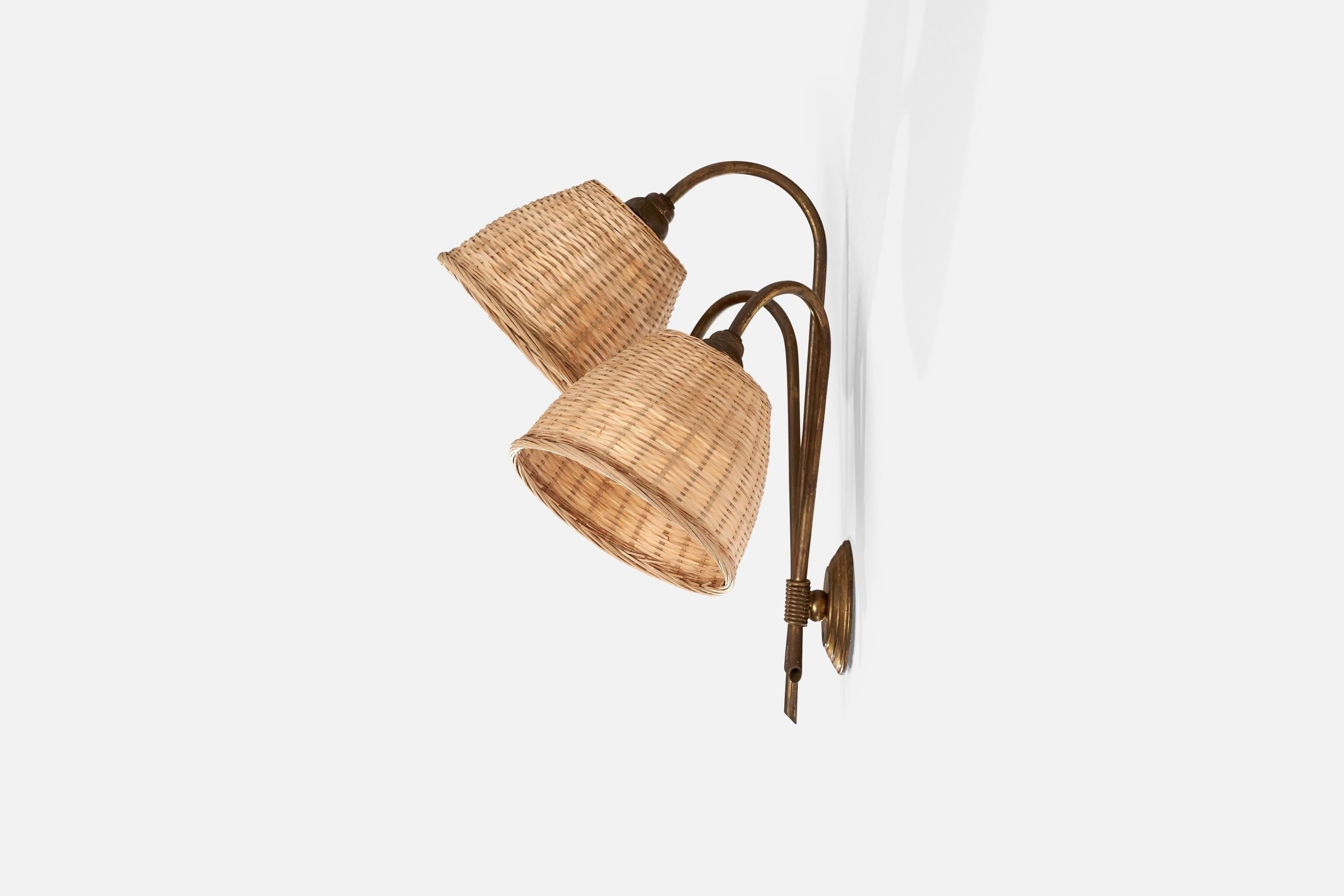 French Designer, Wall Light, Brass, Rattan, France, 1940s In Good Condition For Sale In High Point, NC