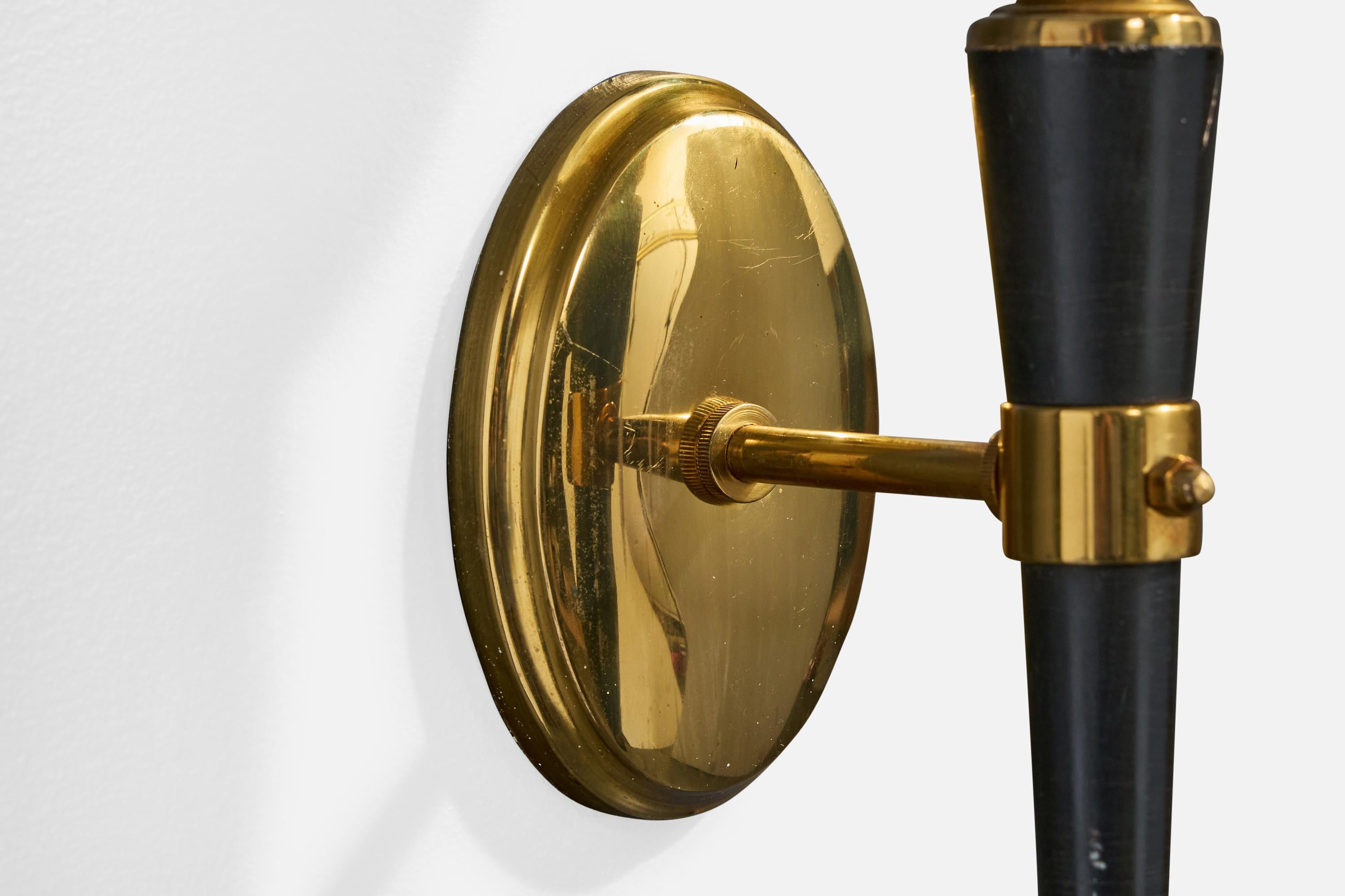 Französische Designerin, Wandleuchte, Messing, Holz, Glas, Frankreich, 1950er Jahre (Mitte des 20. Jahrhunderts) im Angebot