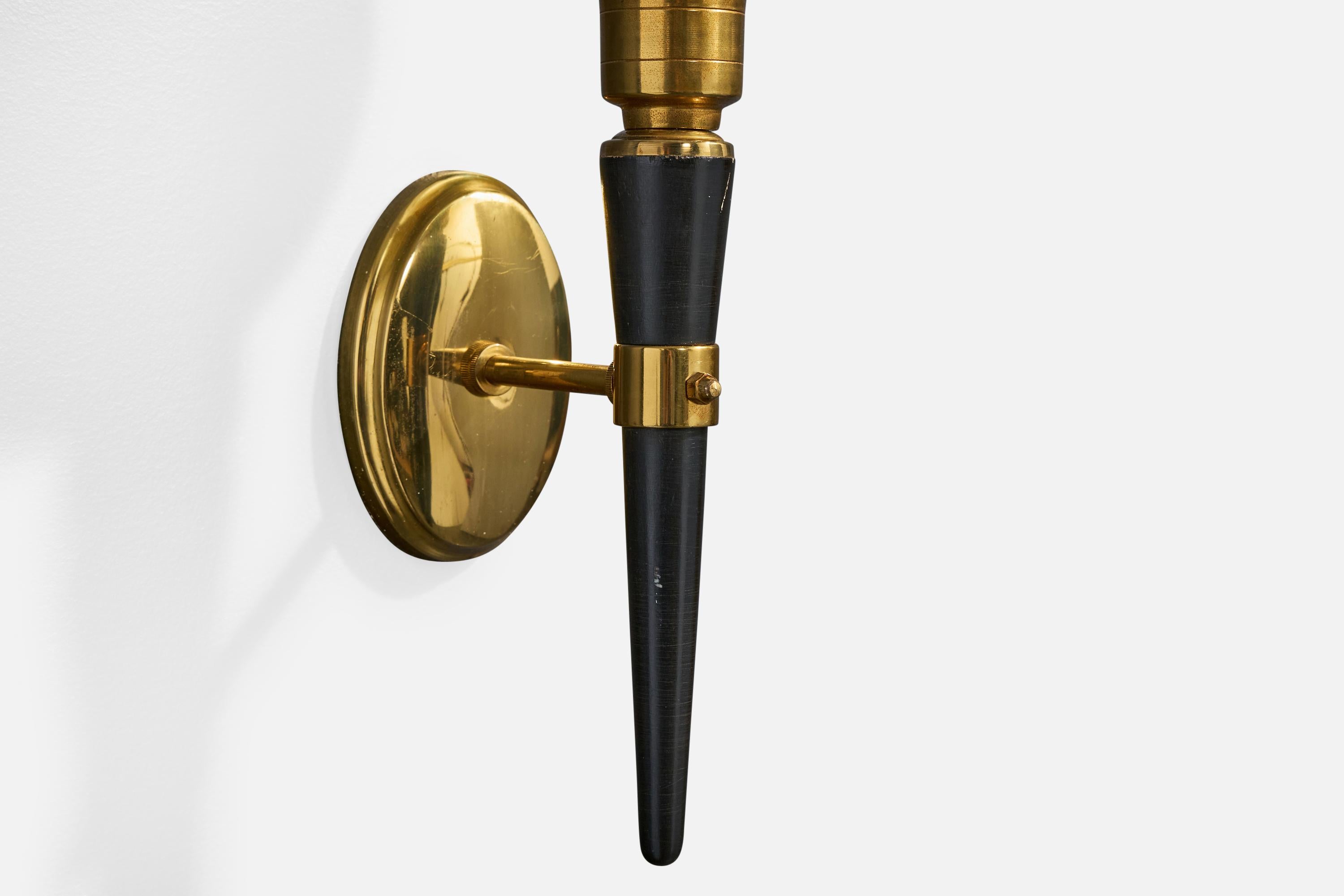 Französische Designerin, Wandleuchte, Messing, Holz, Glas, Frankreich, 1950er Jahre im Angebot 1