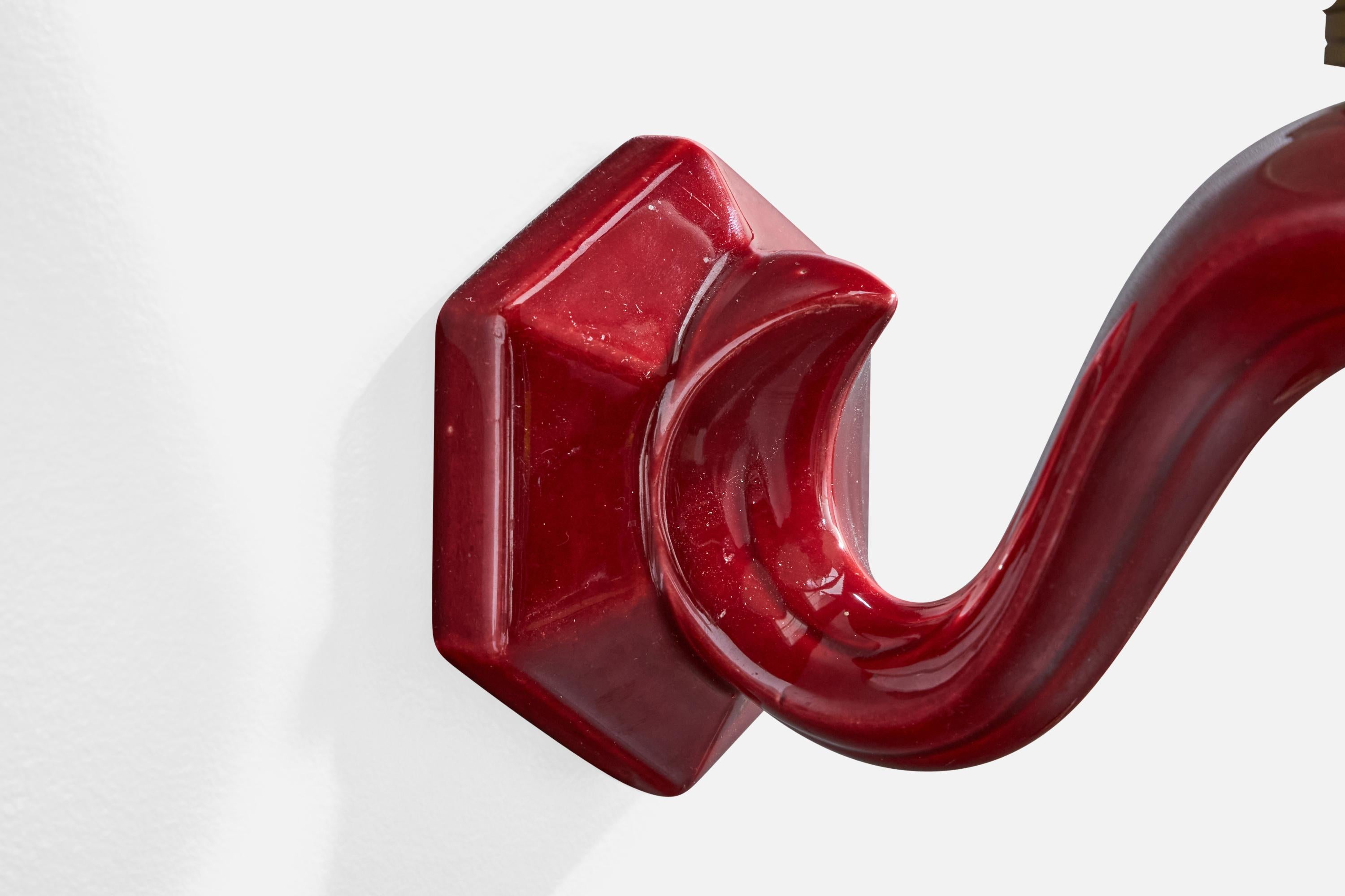 Lampada da parete di design francese, ceramica, ottone, tessuto, Francia, anni '1960 In condizioni buone in vendita a High Point, NC