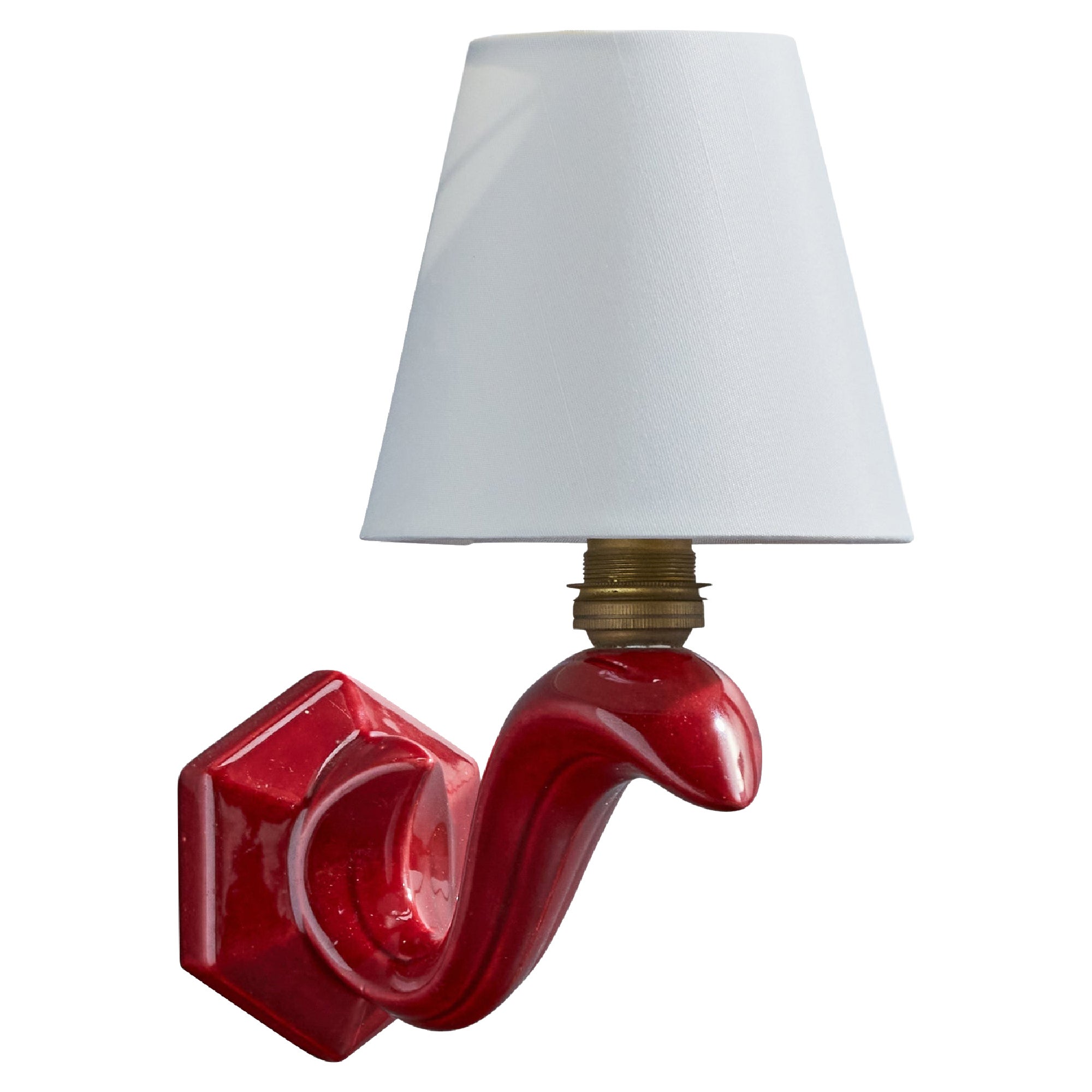 Lampada da parete di design francese, ceramica, ottone, tessuto, Francia, anni '1960