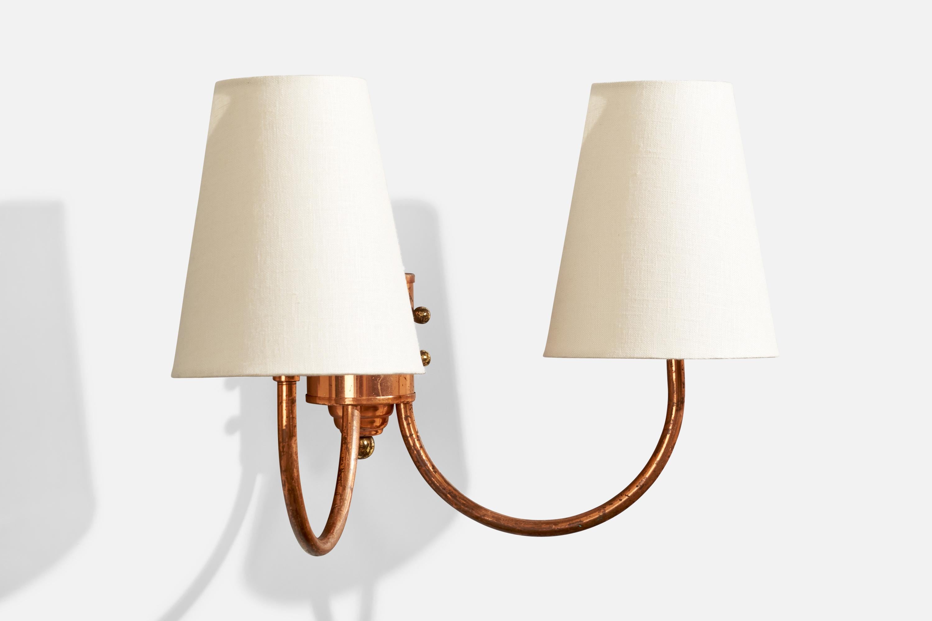 French Designer, Wall Light, Copper, Brass, Fabric, France, 1950s In Good Condition For Sale In High Point, NC
