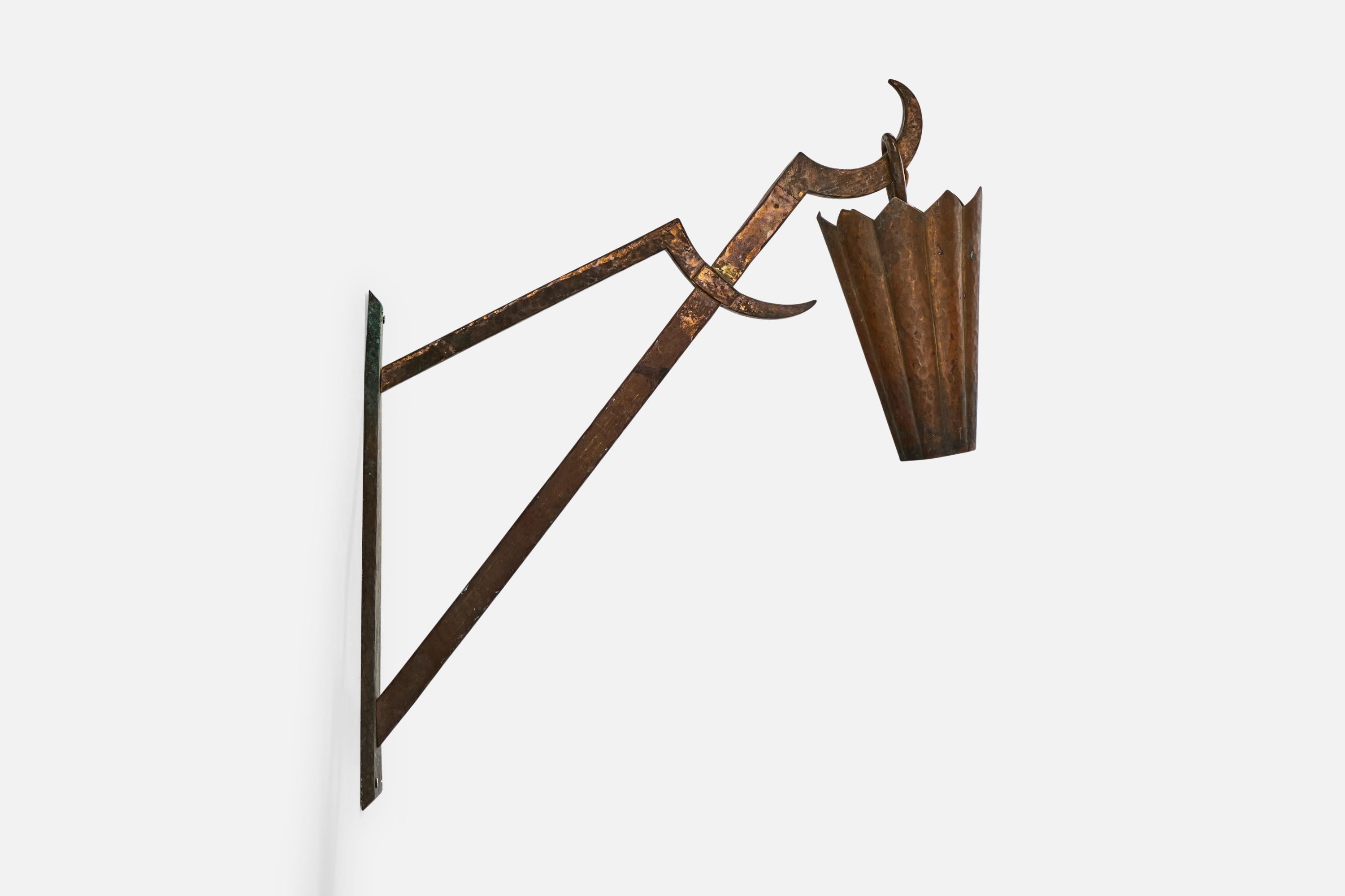 French Designer, Wall Light, Copper, France, 1930s In Good Condition For Sale In High Point, NC