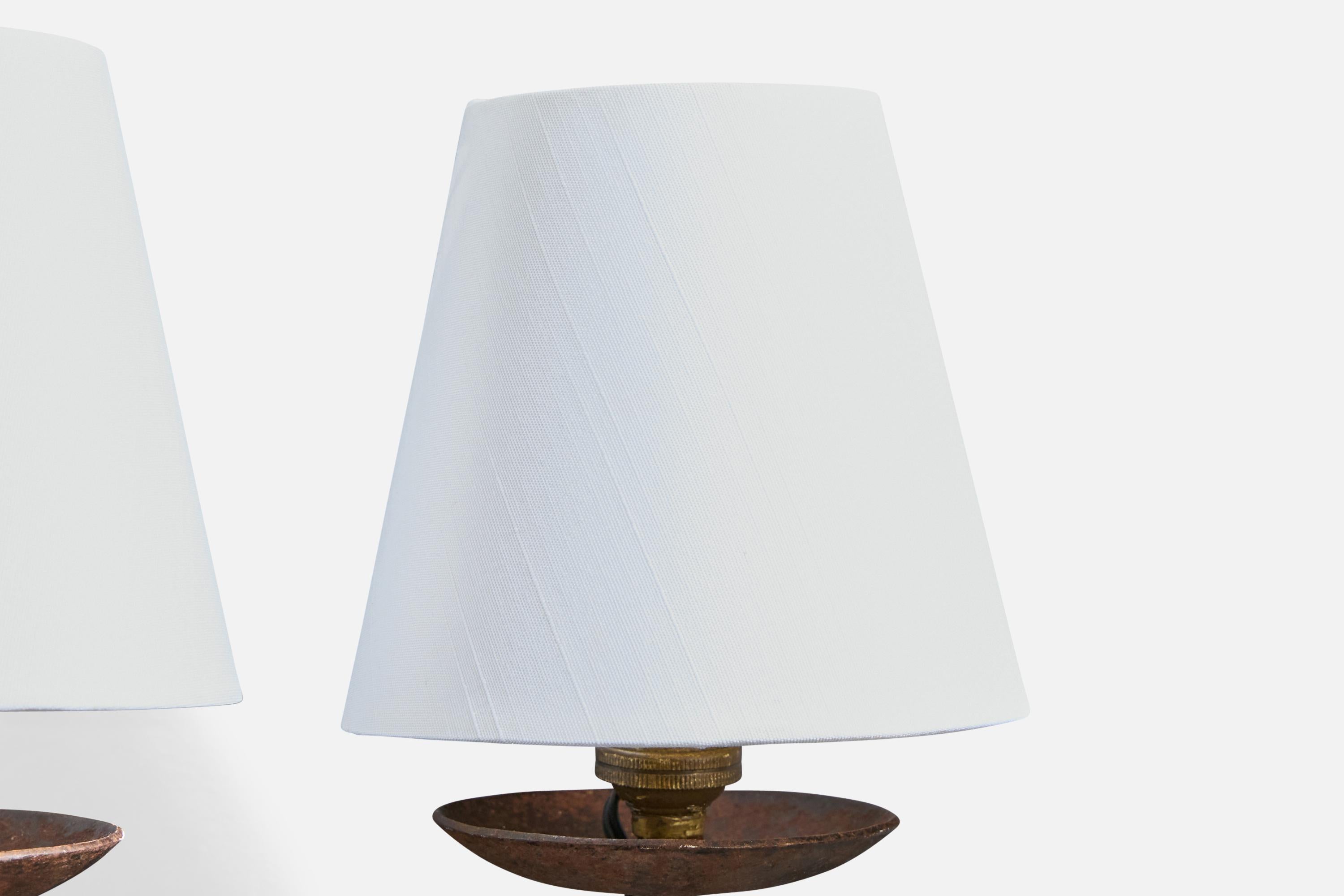 Milieu du XXe siècle Designer français, Design-Light, fer, laiton, tissu, France, années 1940 en vente