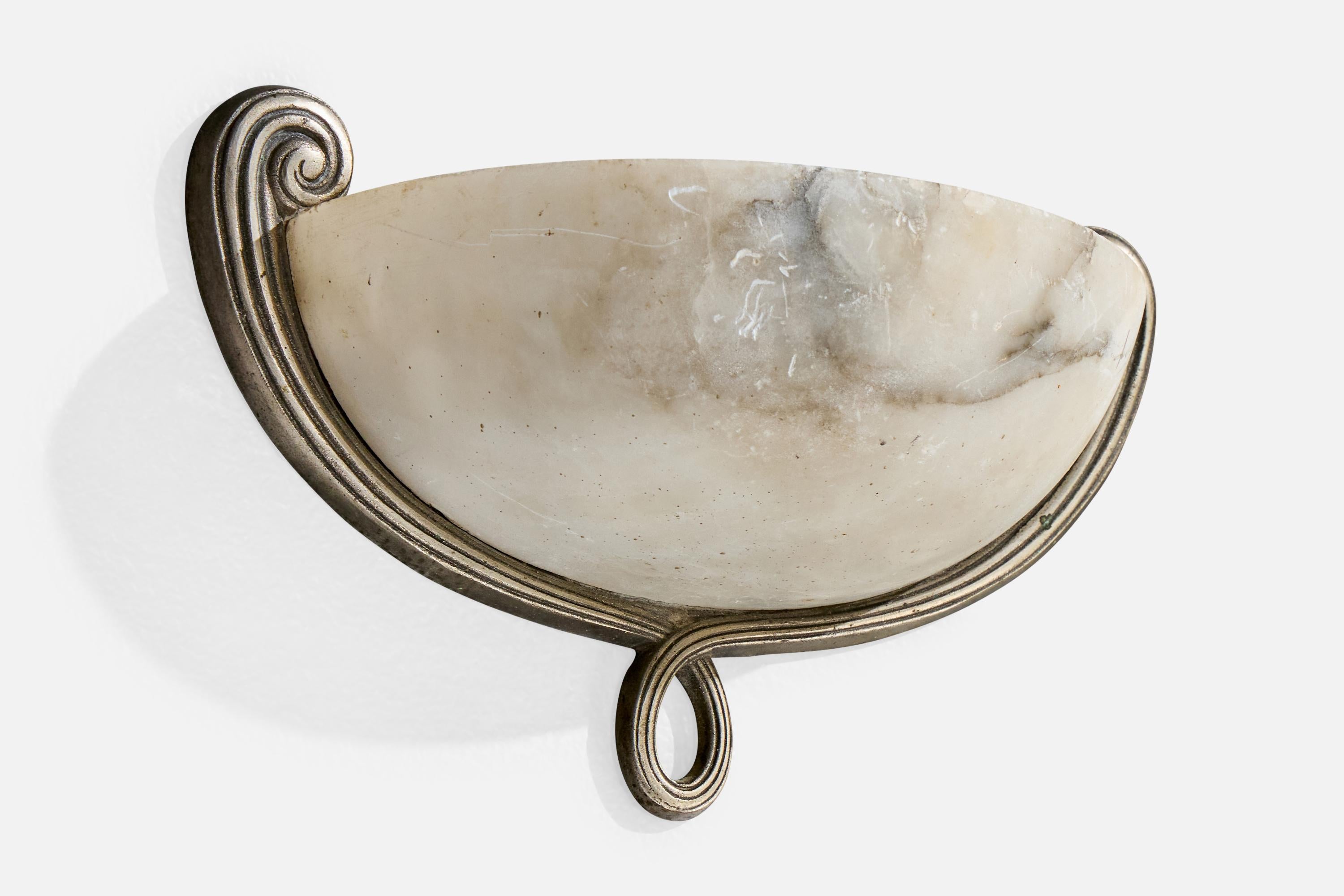 Applique in metallo e alabastro progettata e prodotta in Francia, negli anni '30 circa.

Graffi sull'alabastro. Graffi, imperfezioni e variazioni del materiale possono apparire più evidenti quando sono illuminati.

Dimensioni complessive (pollici):