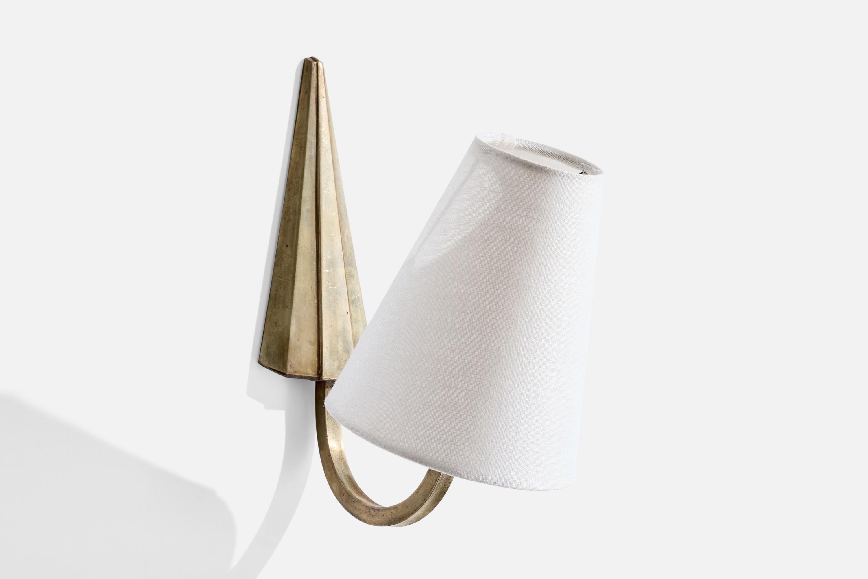 A metal and white fabric wall light designed and produced in France, c. 1940s.

Brand new fabric shade. Wall light originally configured with arm pointing down. Will require custom installation in current configuration.

Overall Dimensions (Inches):